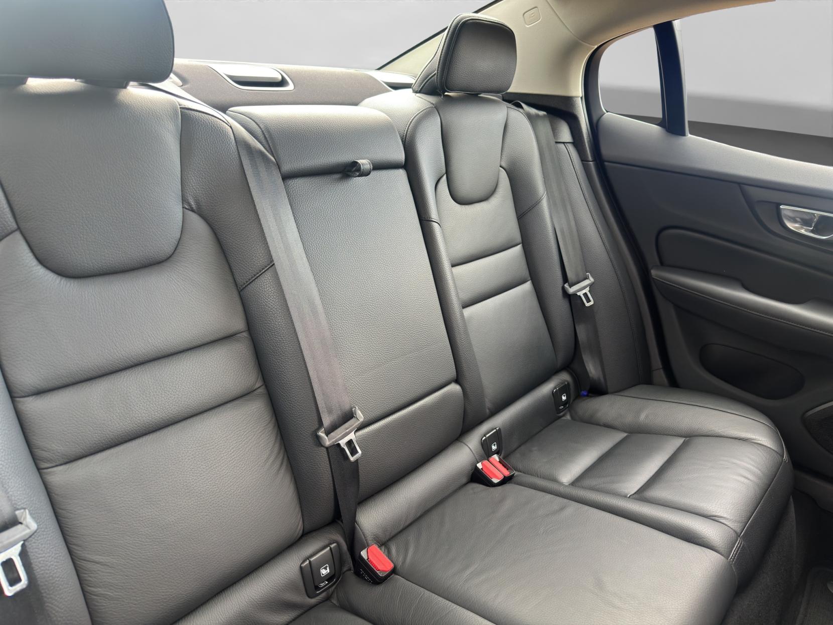 Volvo S60 2.0h T8 Recharge 18.8kWh R-Design Saloon 4dr Petrol Plug-in Hybrid Auto AWD Euro 6 (s/s) (455 ps)