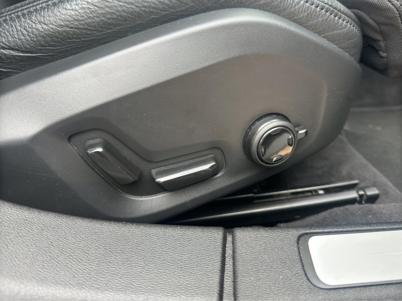 Volvo S60 2.0h T8 Recharge 18.8kWh R-Design Saloon 4dr Petrol Plug-in Hybrid Auto AWD Euro 6 (s/s) (455 ps)