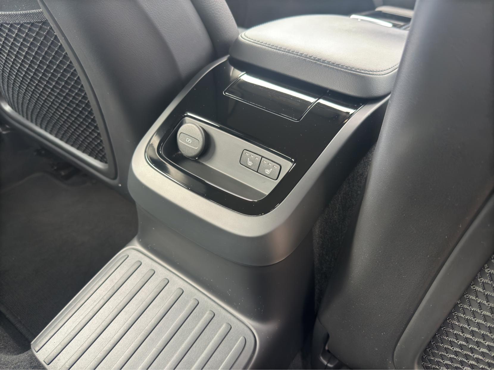 Volvo S60 2.0h T8 Recharge 18.8kWh R-Design Saloon 4dr Petrol Plug-in Hybrid Auto AWD Euro 6 (s/s) (455 ps)