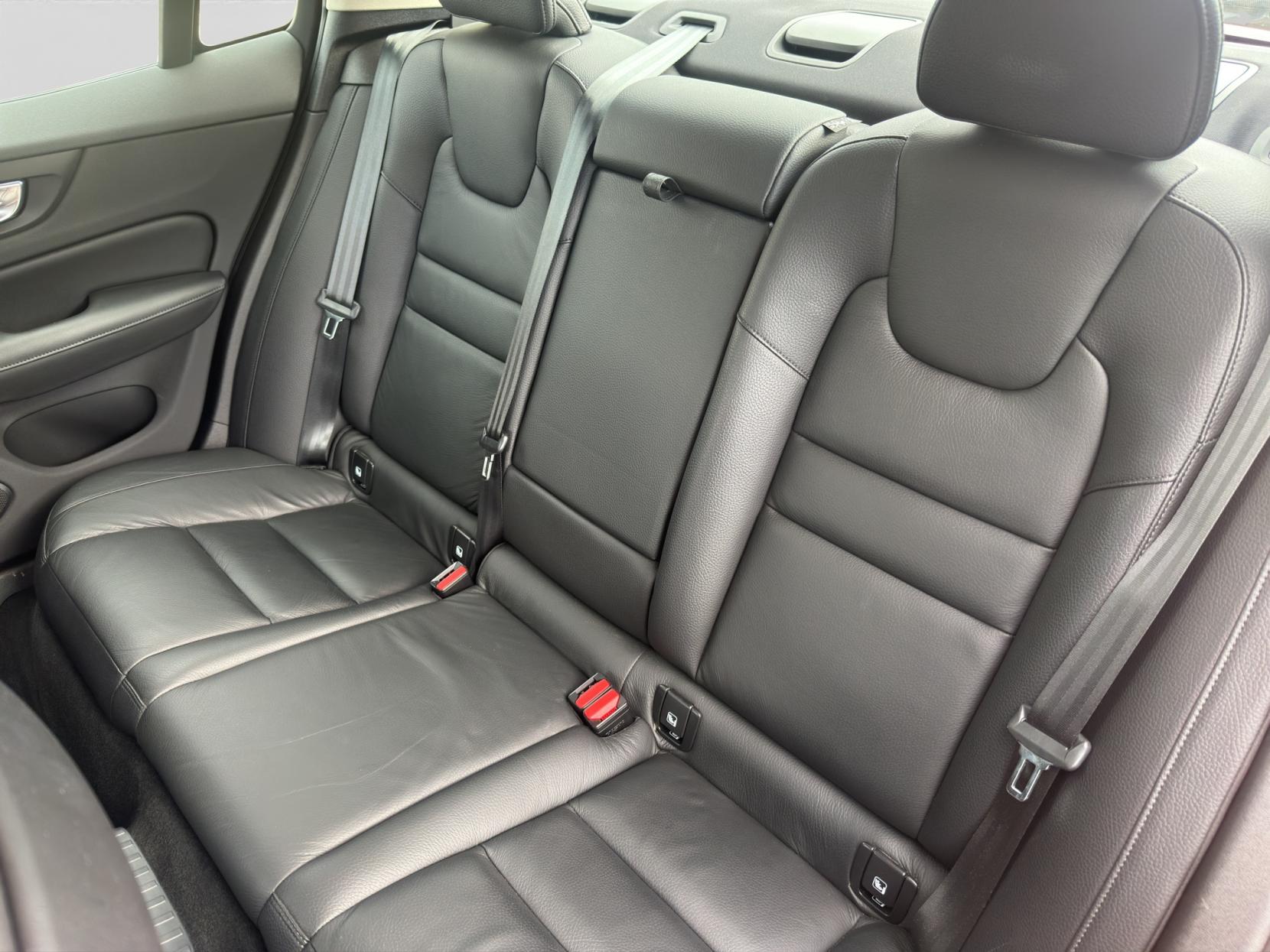 Volvo S60 2.0h T8 Recharge 18.8kWh R-Design Saloon 4dr Petrol Plug-in Hybrid Auto AWD Euro 6 (s/s) (455 ps)