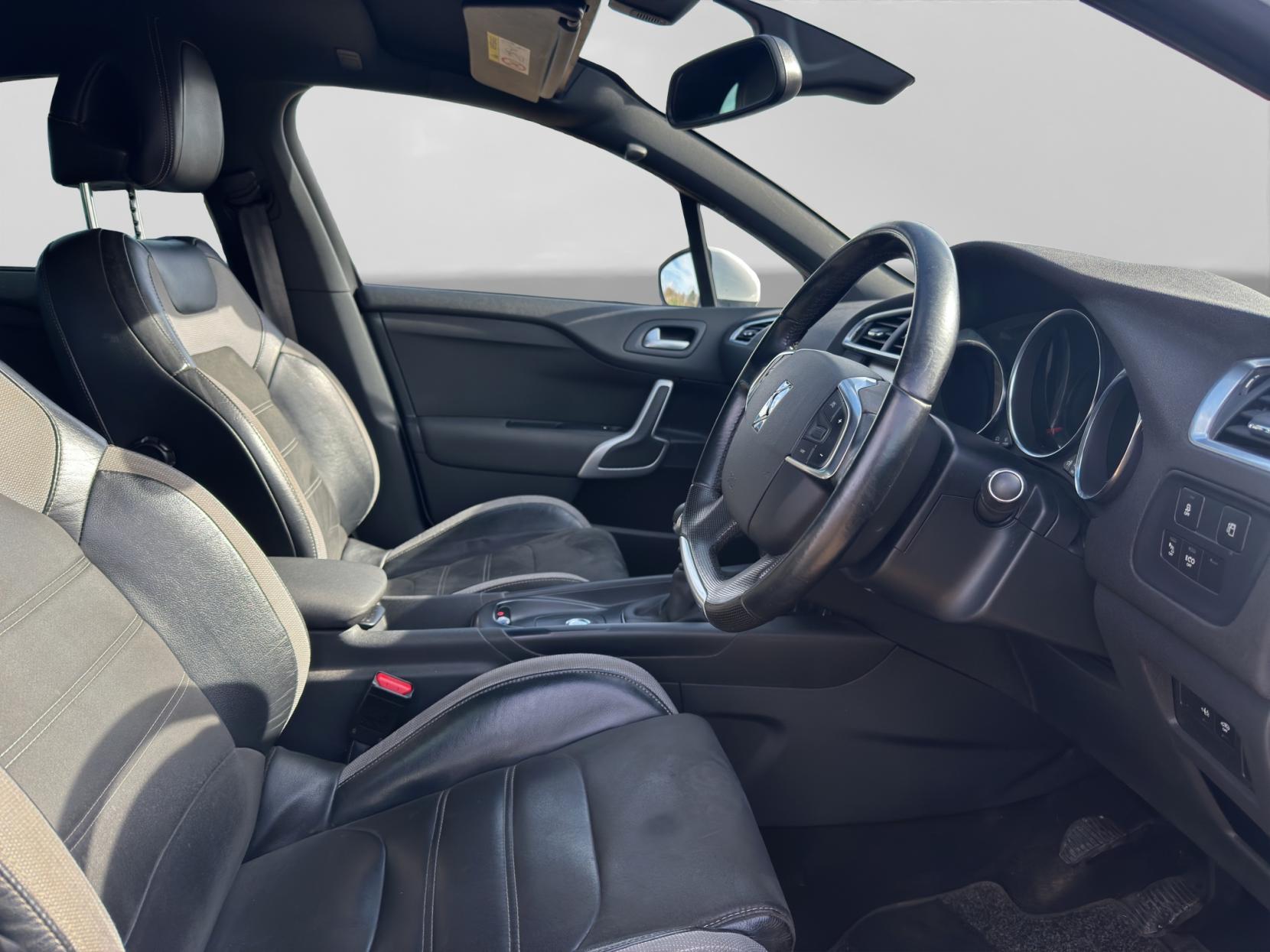 DS AUTOMOBILES DS 4 1.6 BlueHDi Prestige Hatchback 5dr Diesel Manual Euro 6 (s/s) (120 ps)