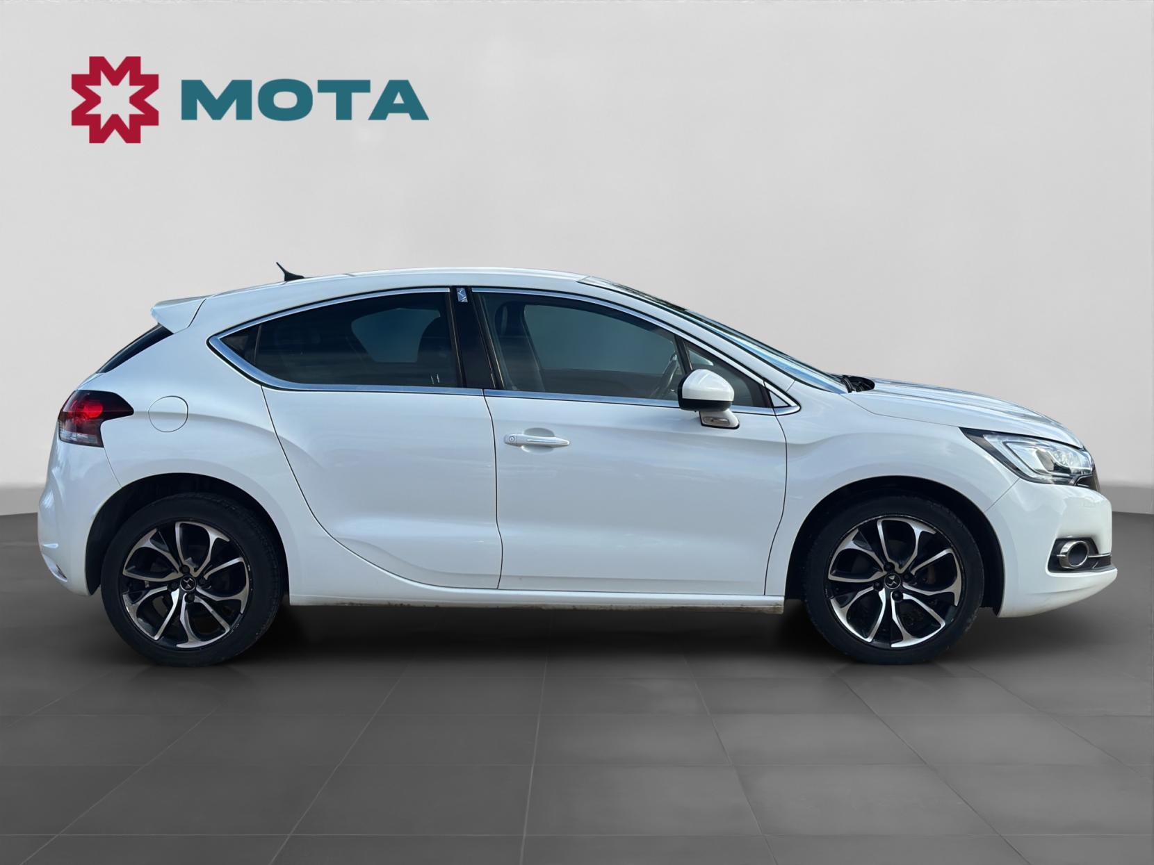 DS AUTOMOBILES DS 4 1.6 BlueHDi Prestige Hatchback 5dr Diesel Manual Euro 6 (s/s) (120 ps)