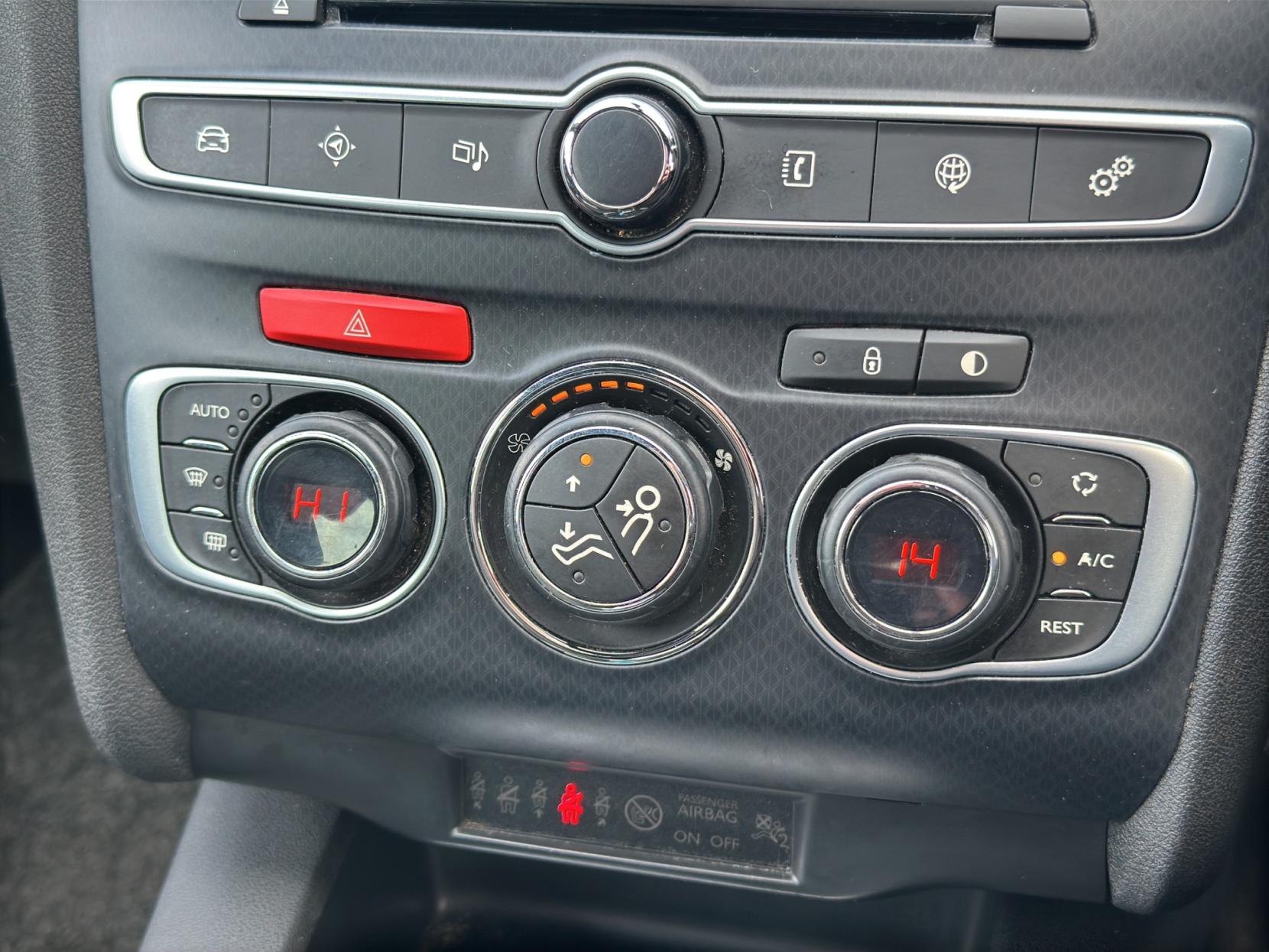 DS AUTOMOBILES DS 4 1.6 BlueHDi Prestige Hatchback 5dr Diesel Manual Euro 6 (s/s) (120 ps)