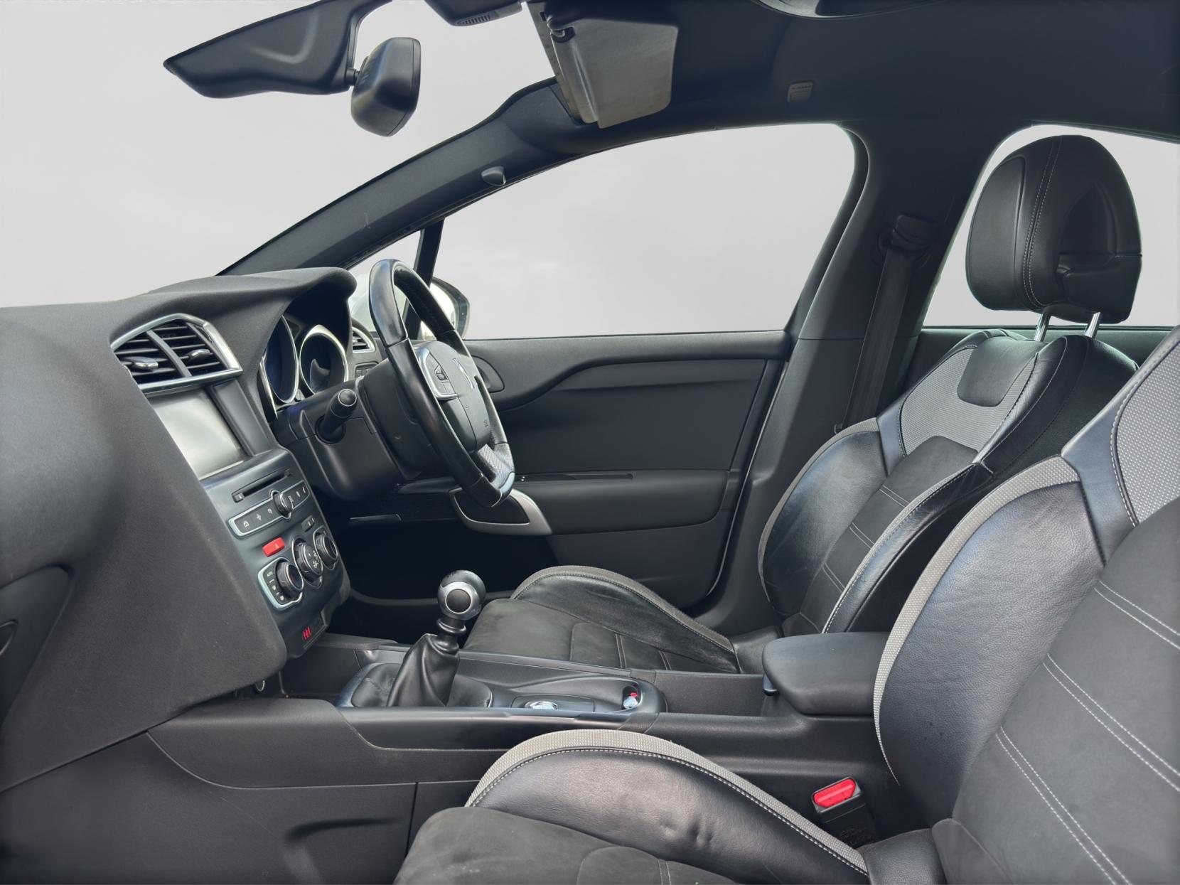 DS AUTOMOBILES DS 4 1.6 BlueHDi Prestige Hatchback 5dr Diesel Manual Euro 6 (s/s) (120 ps)