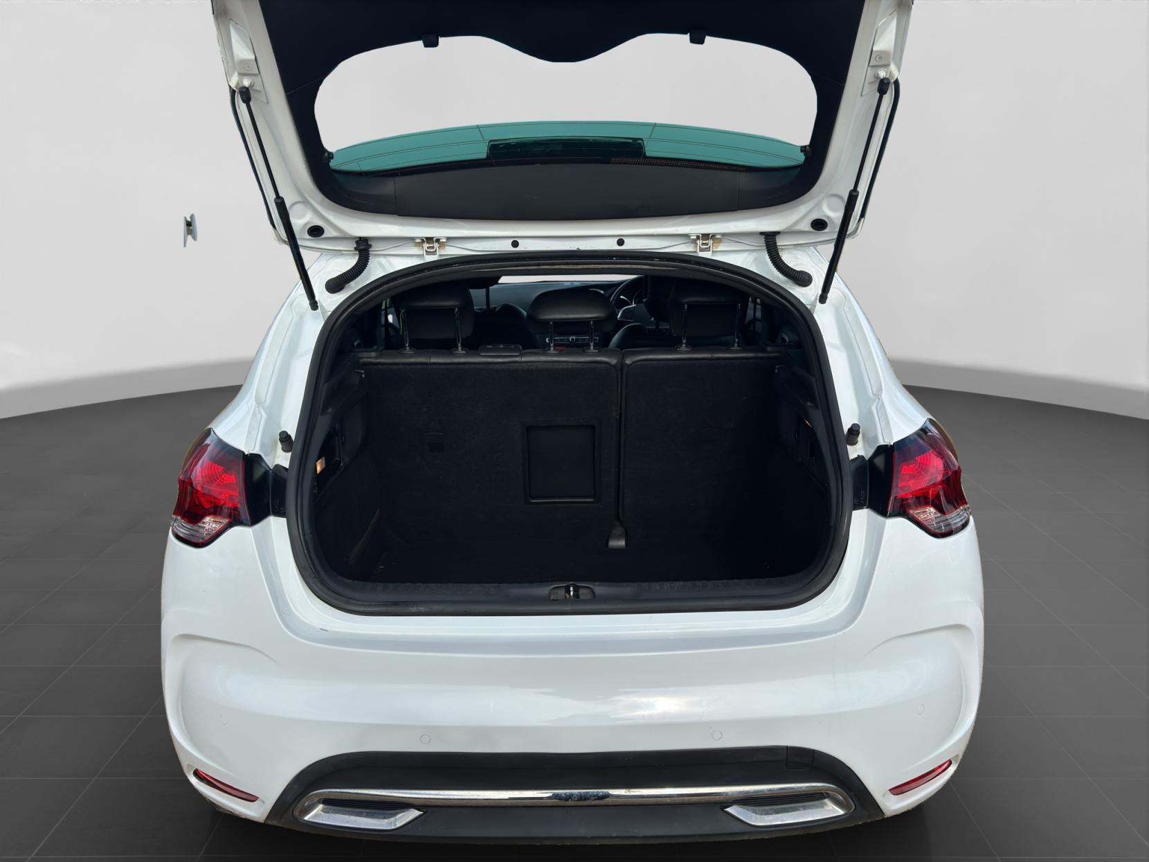 DS AUTOMOBILES DS 4 1.6 BlueHDi Prestige Hatchback 5dr Diesel Manual Euro 6 (s/s) (120 ps)