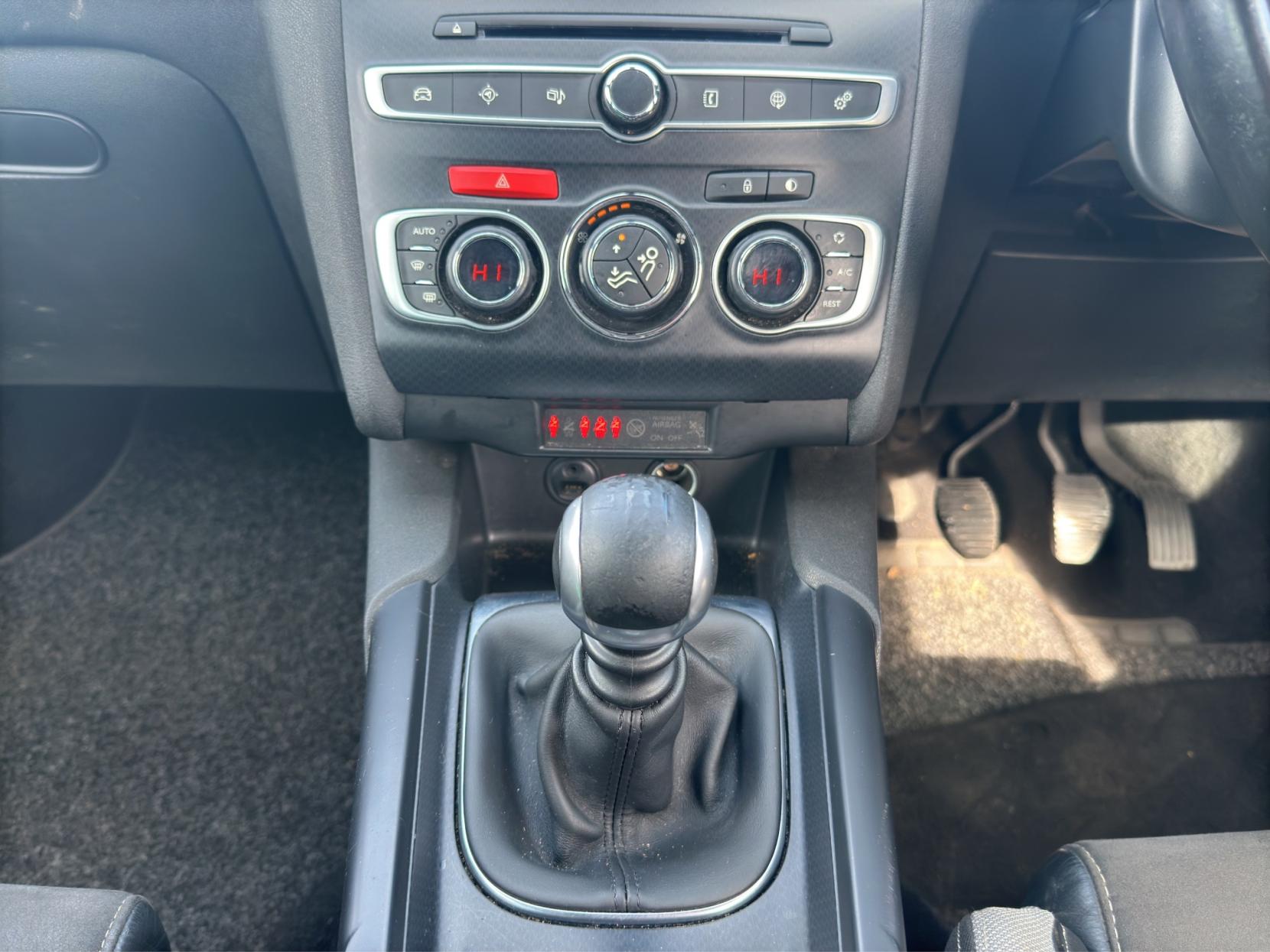 DS AUTOMOBILES DS 4 1.6 BlueHDi Prestige Hatchback 5dr Diesel Manual Euro 6 (s/s) (120 ps)