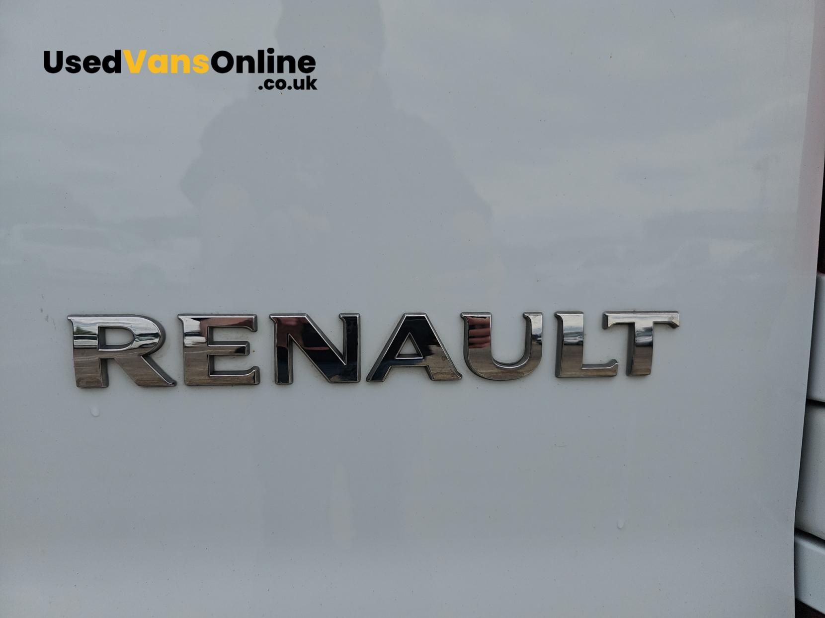 Renault Trafic 2.0 dCi Blue 30 Sport Panel Van 5dr Diesel Manual LWB Euro 6 (s/s) (130 ps)