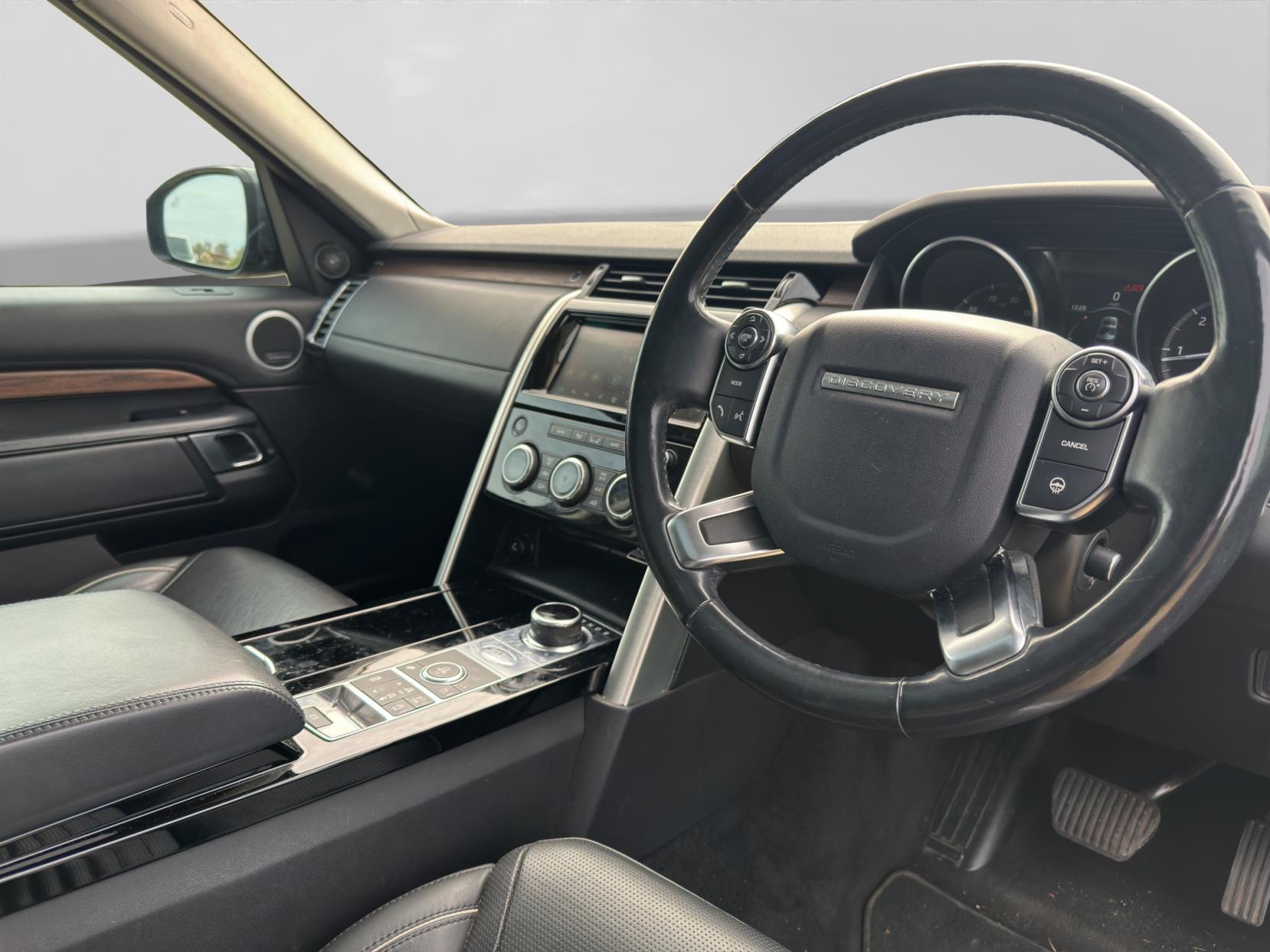 Land Rover Discovery 3.0 TD V6 HSE Luxury SUV 5dr Diesel Auto 4WD Euro 6 (s/s) (258 ps)