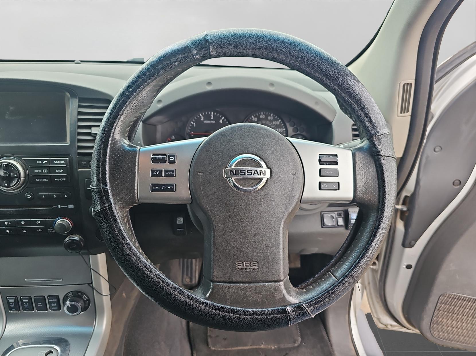 Nissan Navara 2.5 dCi Tekna Pickup Double Cab 4dr Diesel Auto 4WD Euro 5 (190 ps)