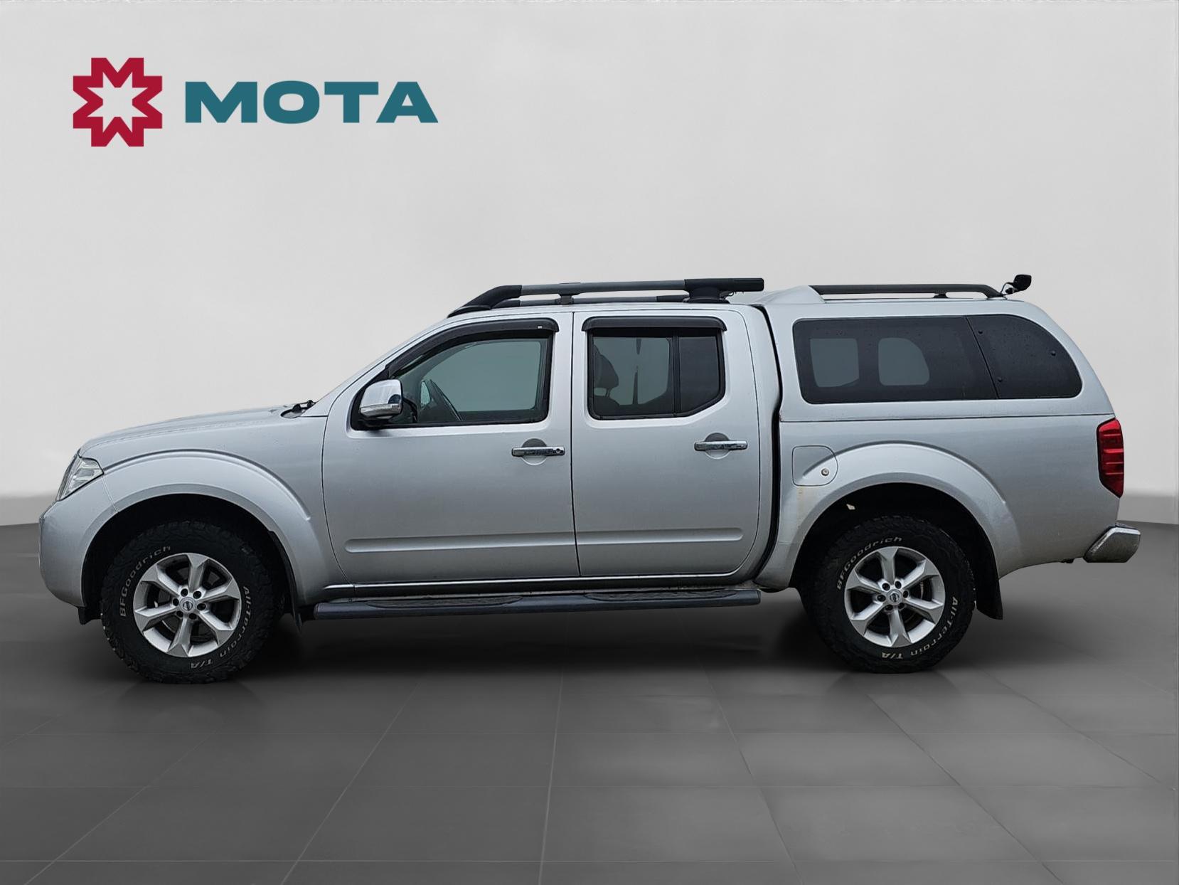 Nissan Navara 2.5 dCi Tekna Pickup Double Cab 4dr Diesel Auto 4WD Euro 5 (190 ps)