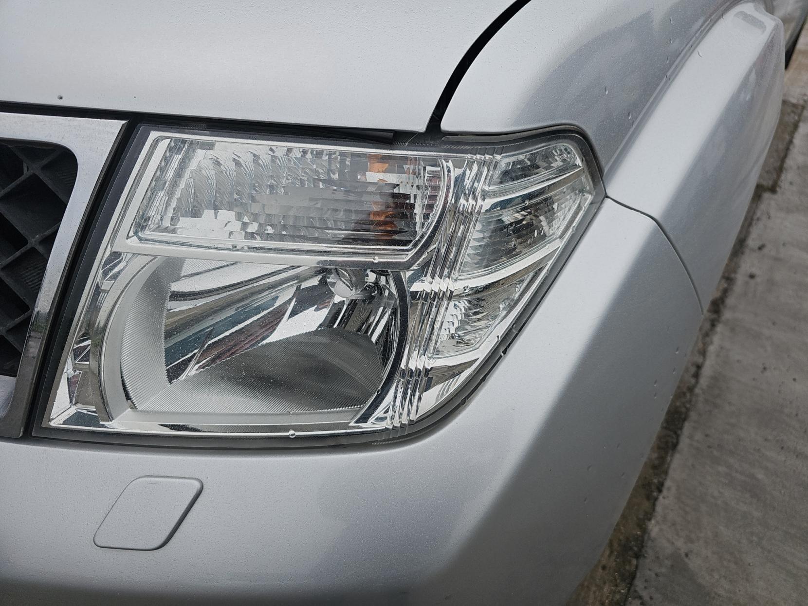 Nissan Navara 2.5 dCi Tekna Pickup Double Cab 4dr Diesel Auto 4WD Euro 5 (190 ps)