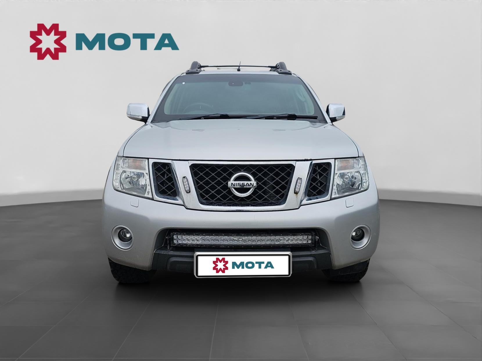 Nissan Navara 2.5 dCi Tekna Pickup Double Cab 4dr Diesel Auto 4WD Euro 5 (190 ps)