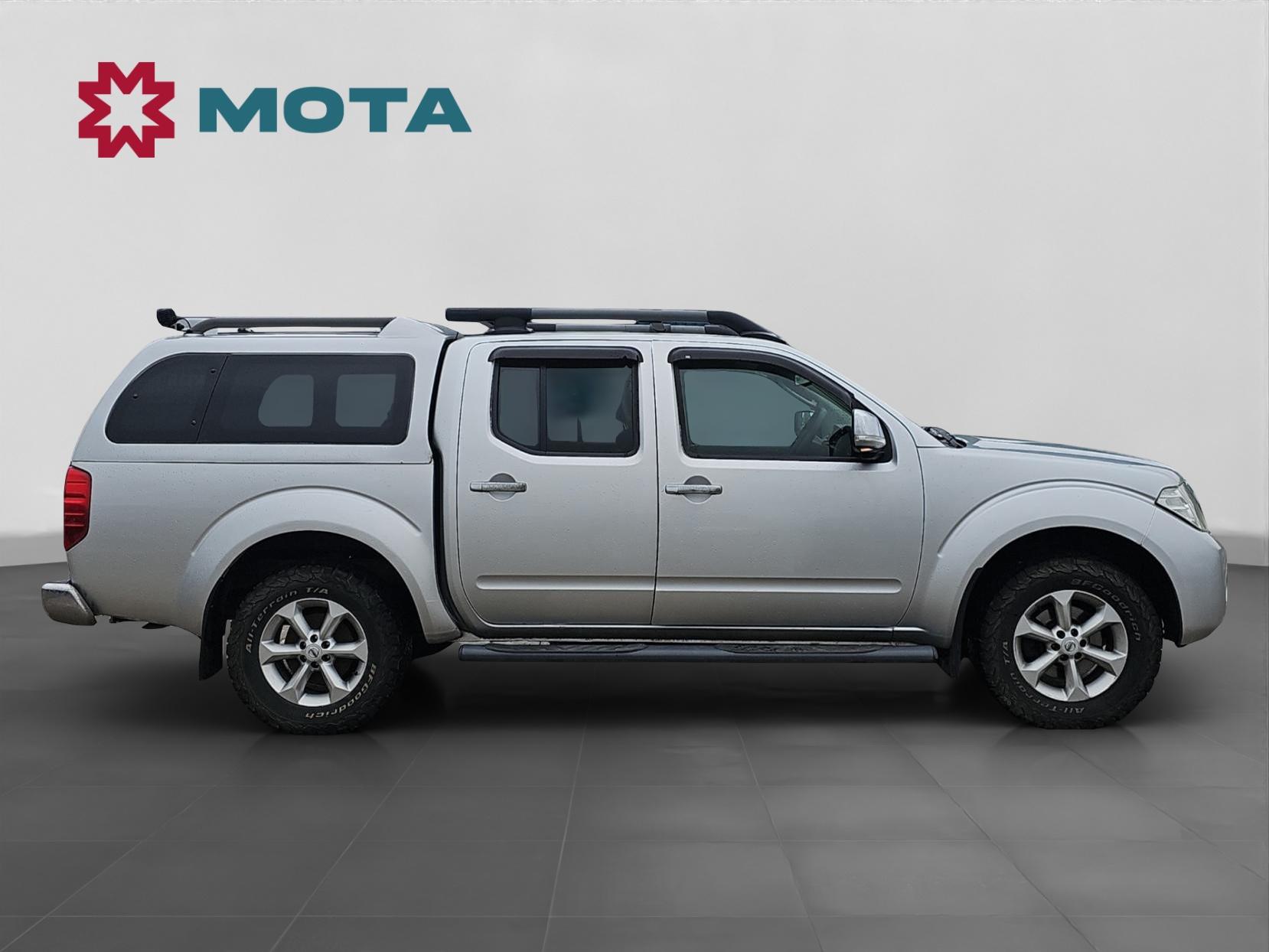Nissan Navara 2.5 dCi Tekna Pickup Double Cab 4dr Diesel Auto 4WD Euro 5 (190 ps)