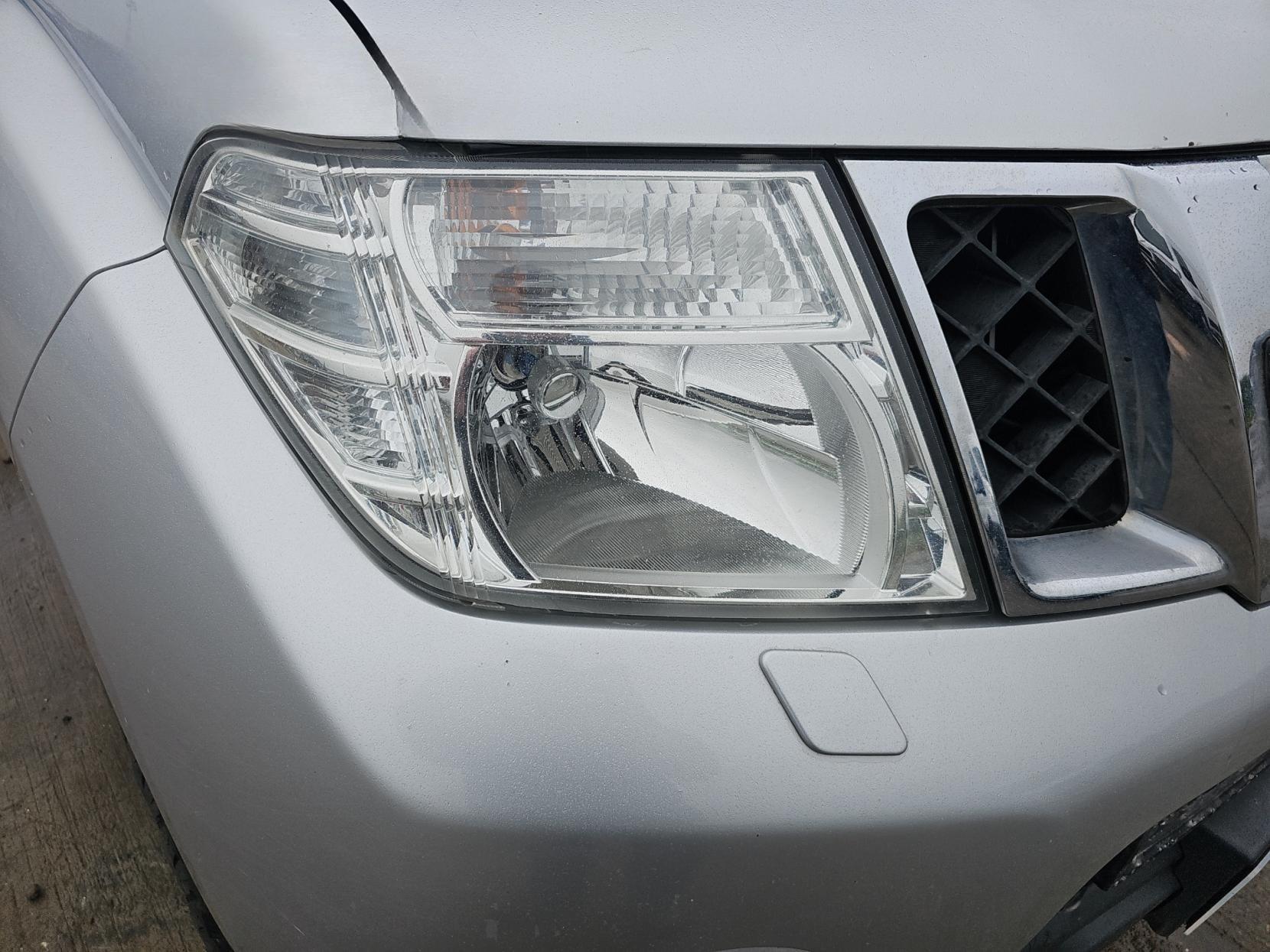 Nissan Navara 2.5 dCi Tekna Pickup Double Cab 4dr Diesel Auto 4WD Euro 5 (190 ps)