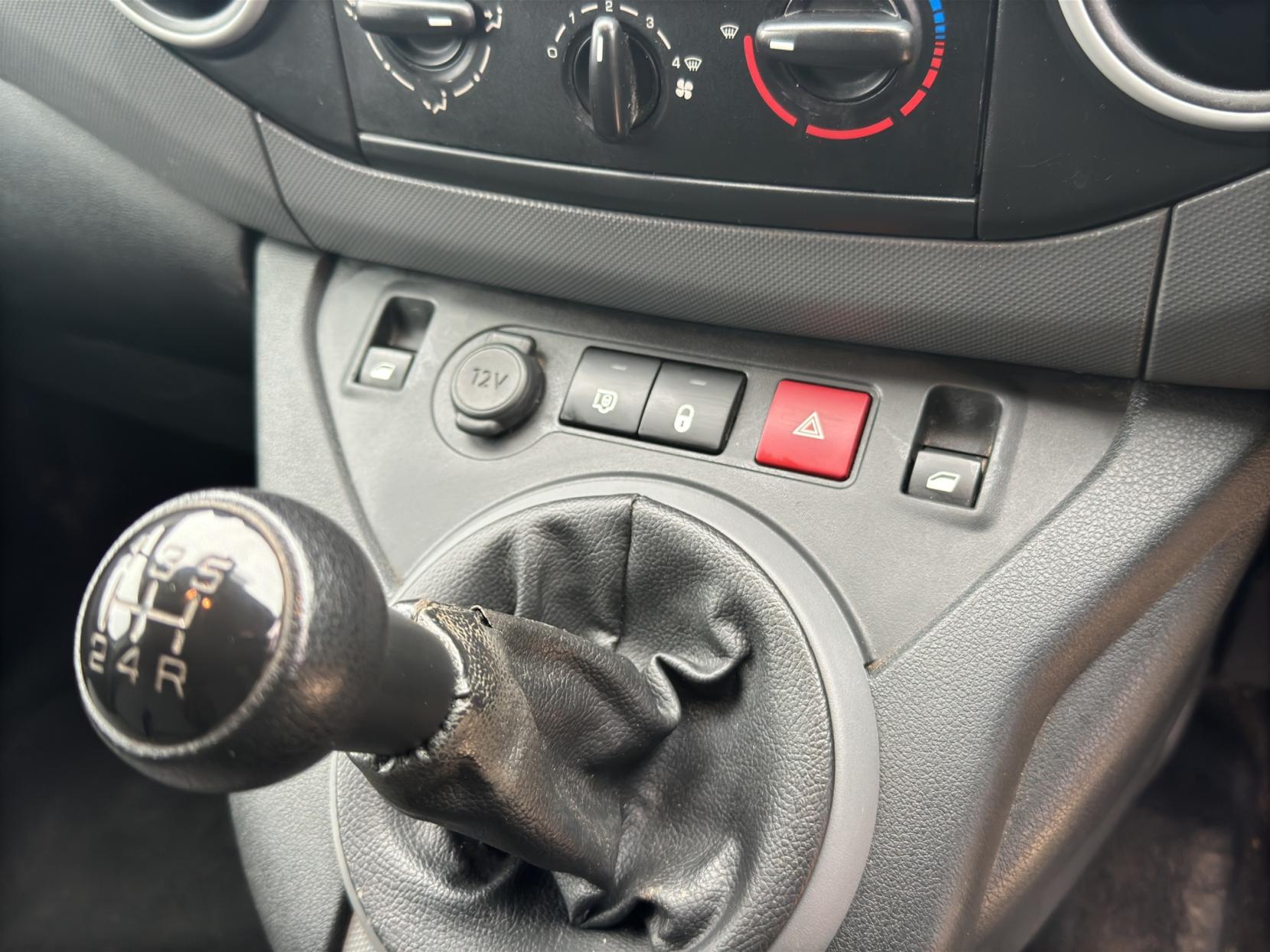 Peugeot Partner 1.6 BlueHDi 651 Professional Panel Van 5dr Diesel Manual L1 (112 g/km, 73.97 bhp)