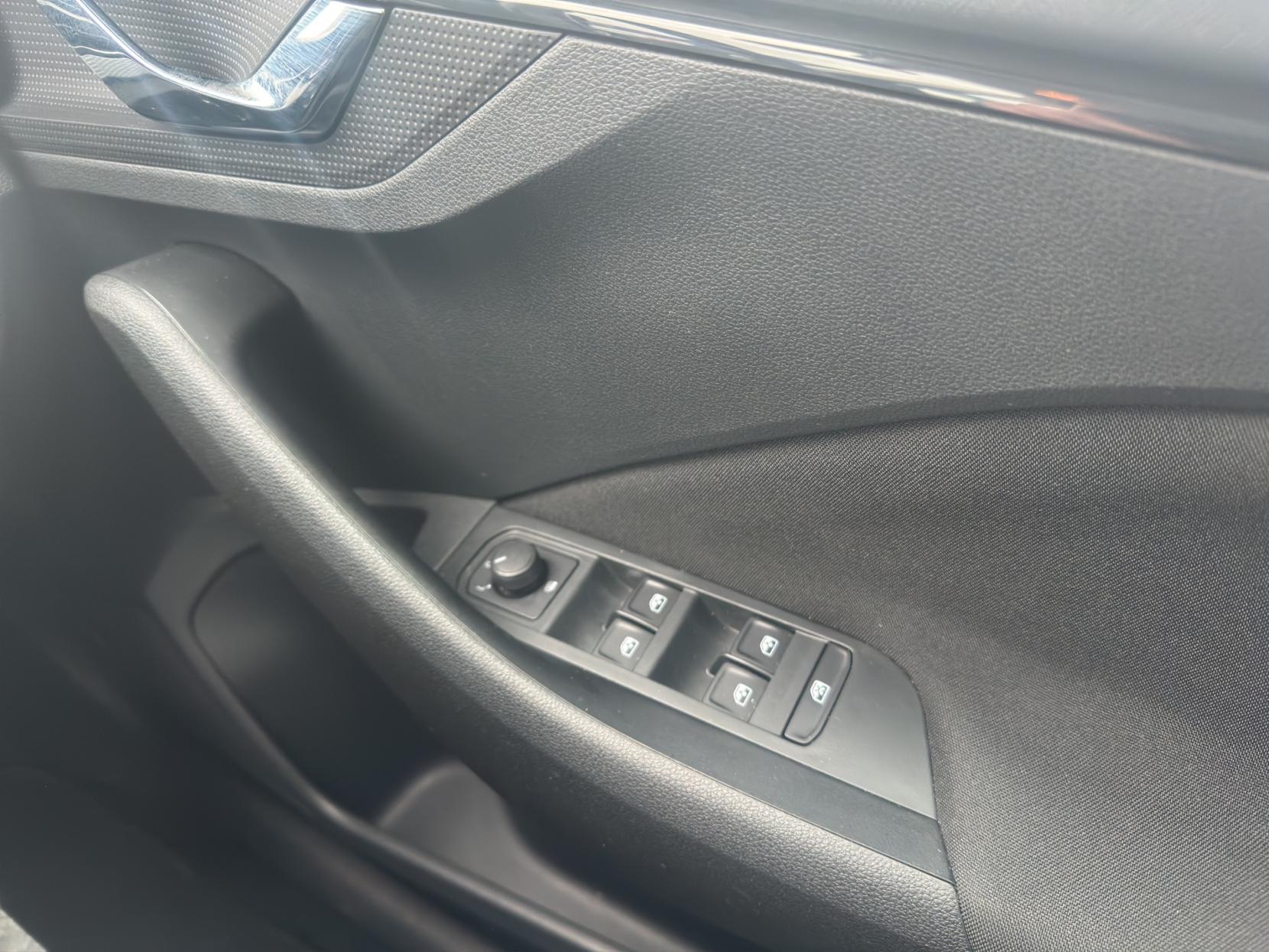 Skoda Scala 1.0 TSI SE Hatchback 5dr Petrol Manual Euro 6 (s/s) (115 ps)