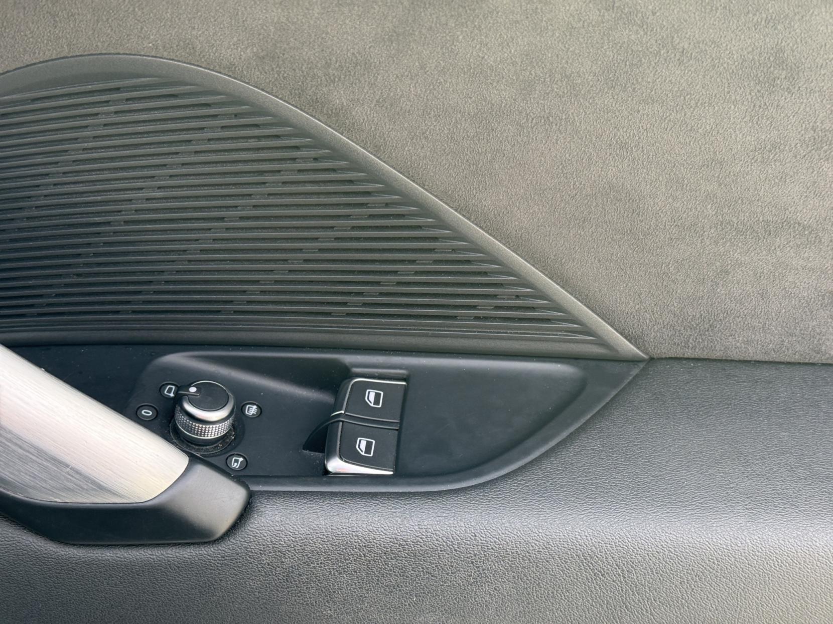 Audi TT 2.0 TDI Black Edition Coupe 3dr Diesel S Tronic quattro Euro 6 (s/s) (184 ps)