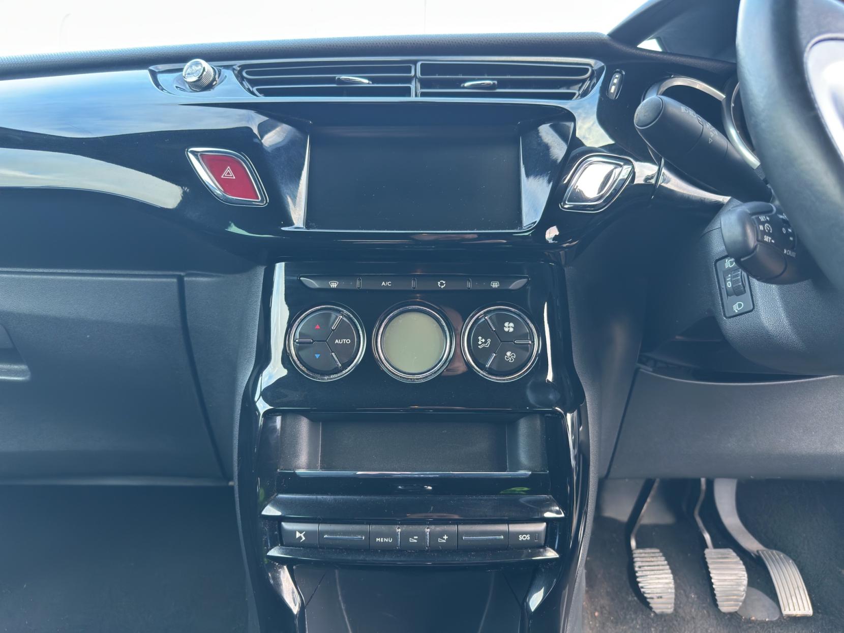 DS AUTOMOBILES DS 3 1.2 PureTech Connected Chic Hatchback 3dr Petrol Manual Euro 6 (82 ps)