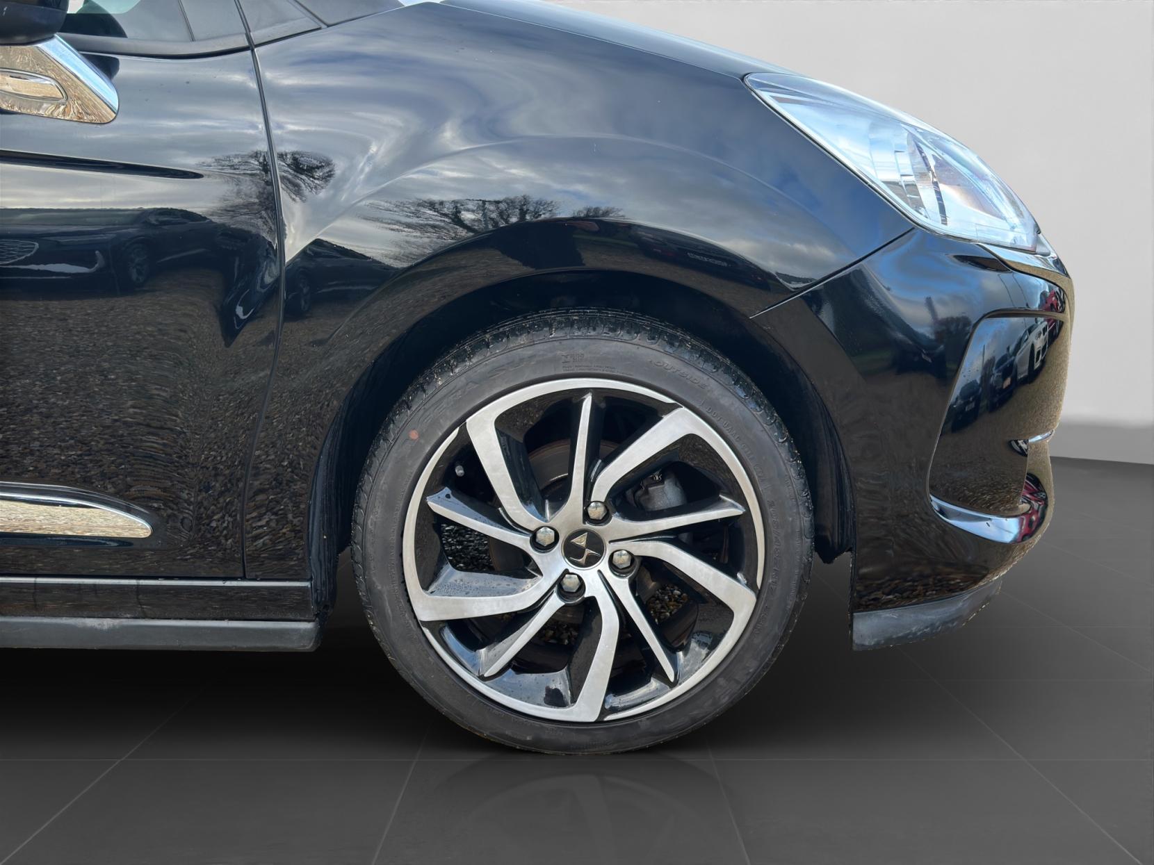 DS AUTOMOBILES DS 3 1.2 PureTech Connected Chic Hatchback 3dr Petrol Manual Euro 6 (82 ps)