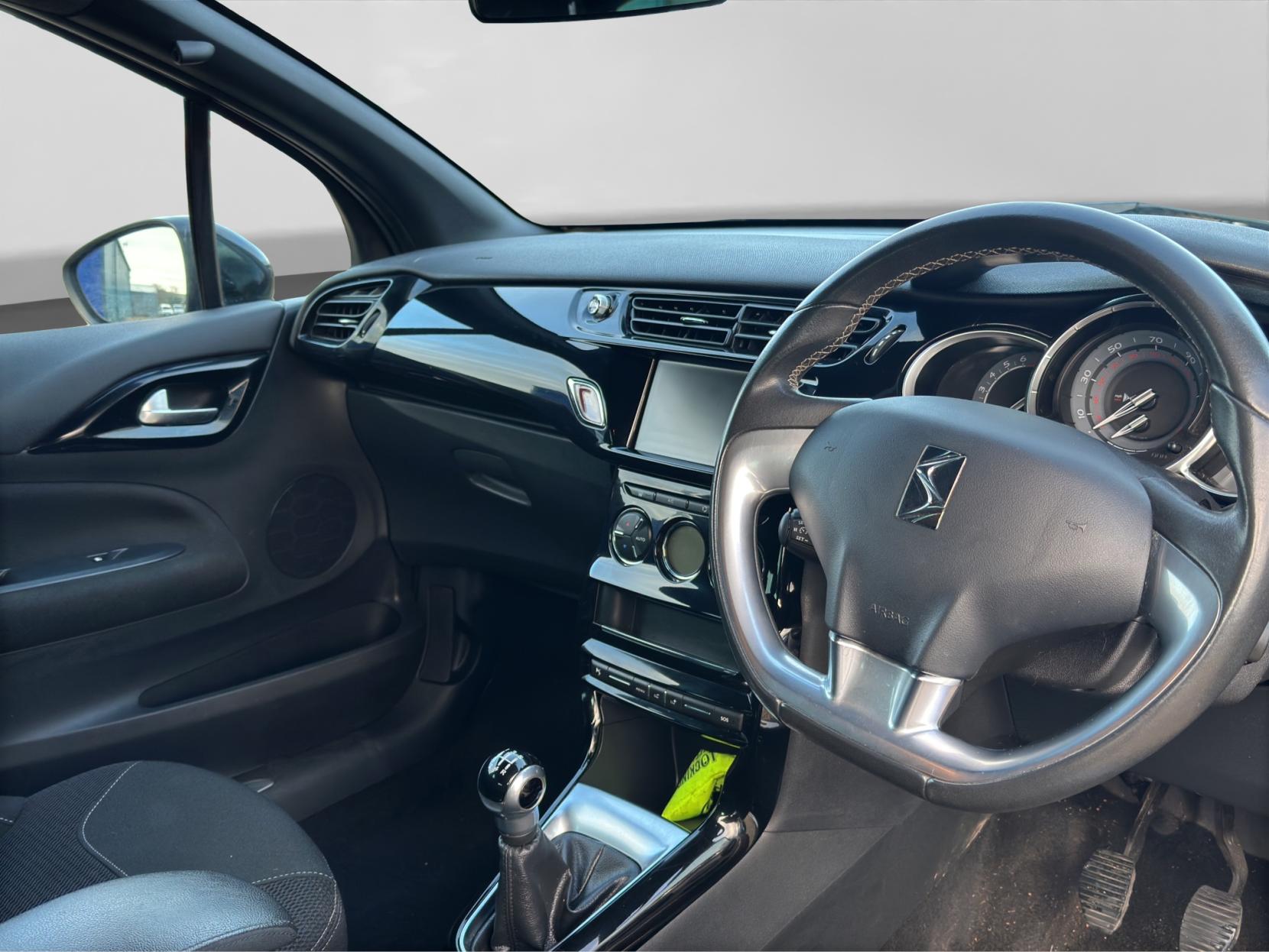 DS AUTOMOBILES DS 3 1.2 PureTech Connected Chic Hatchback 3dr Petrol Manual Euro 6 (82 ps)