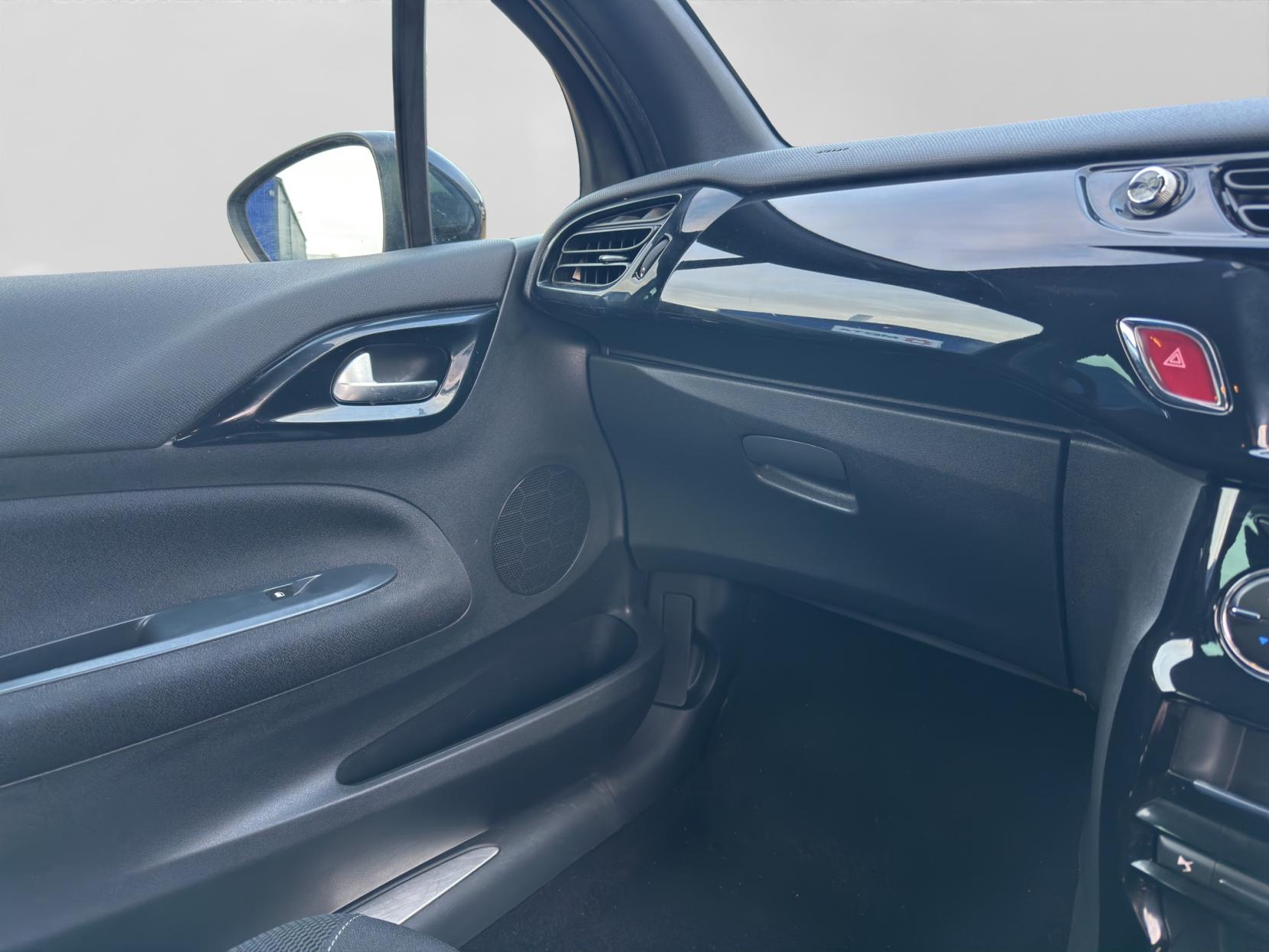 DS AUTOMOBILES DS 3 1.2 PureTech Connected Chic Hatchback 3dr Petrol Manual Euro 6 (82 ps)