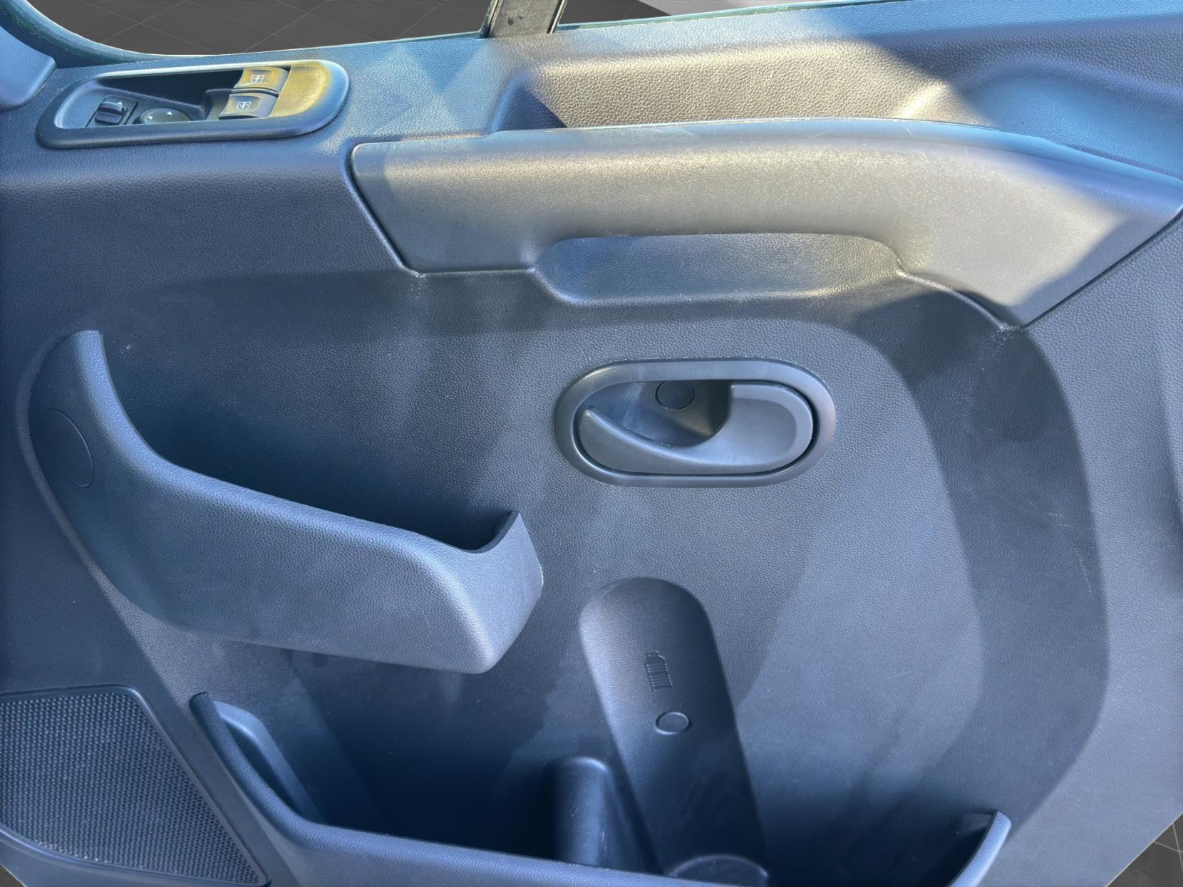 Renault Master 2.3 dCi 35 Business+ Panel Van 4dr Diesel Manual FWD LWB Medium Roof Euro 6 (135 ps)