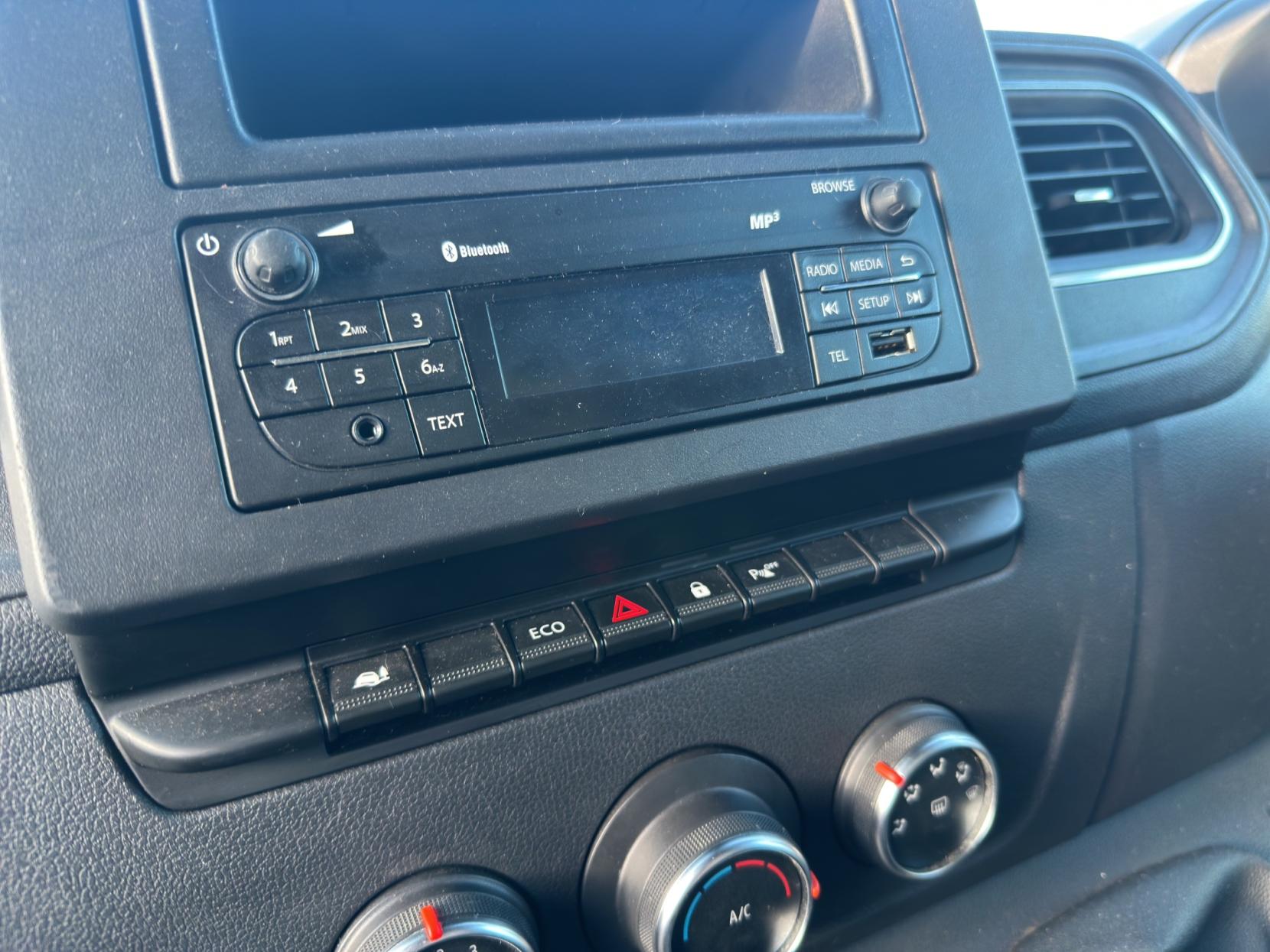 Renault Master 2.3 dCi 35 Business+ Panel Van 4dr Diesel Manual FWD LWB Medium Roof Euro 6 (135 ps)