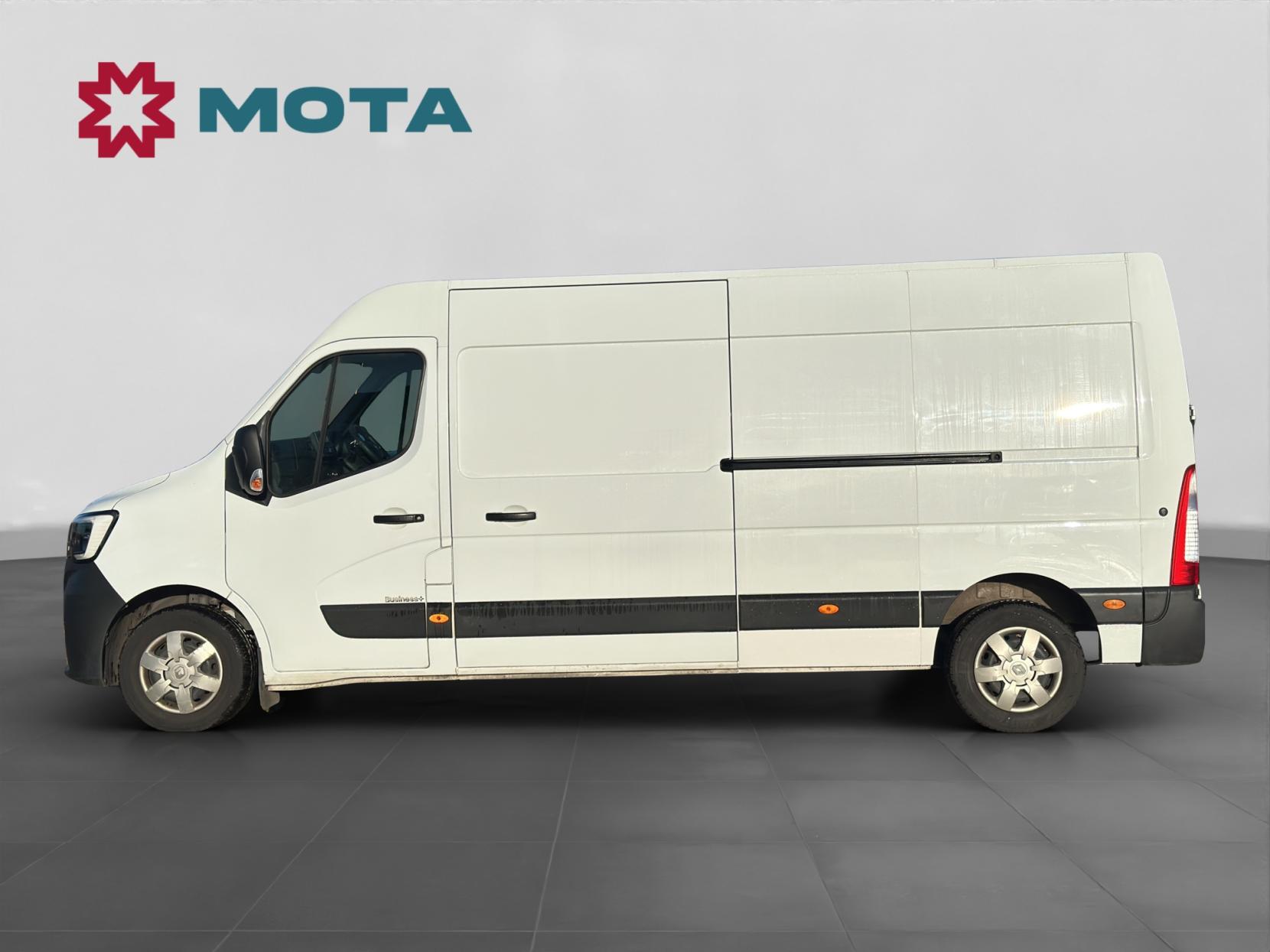 Renault Master 2.3 dCi 35 Business+ Panel Van 4dr Diesel Manual FWD LWB Medium Roof Euro 6 (135 ps)