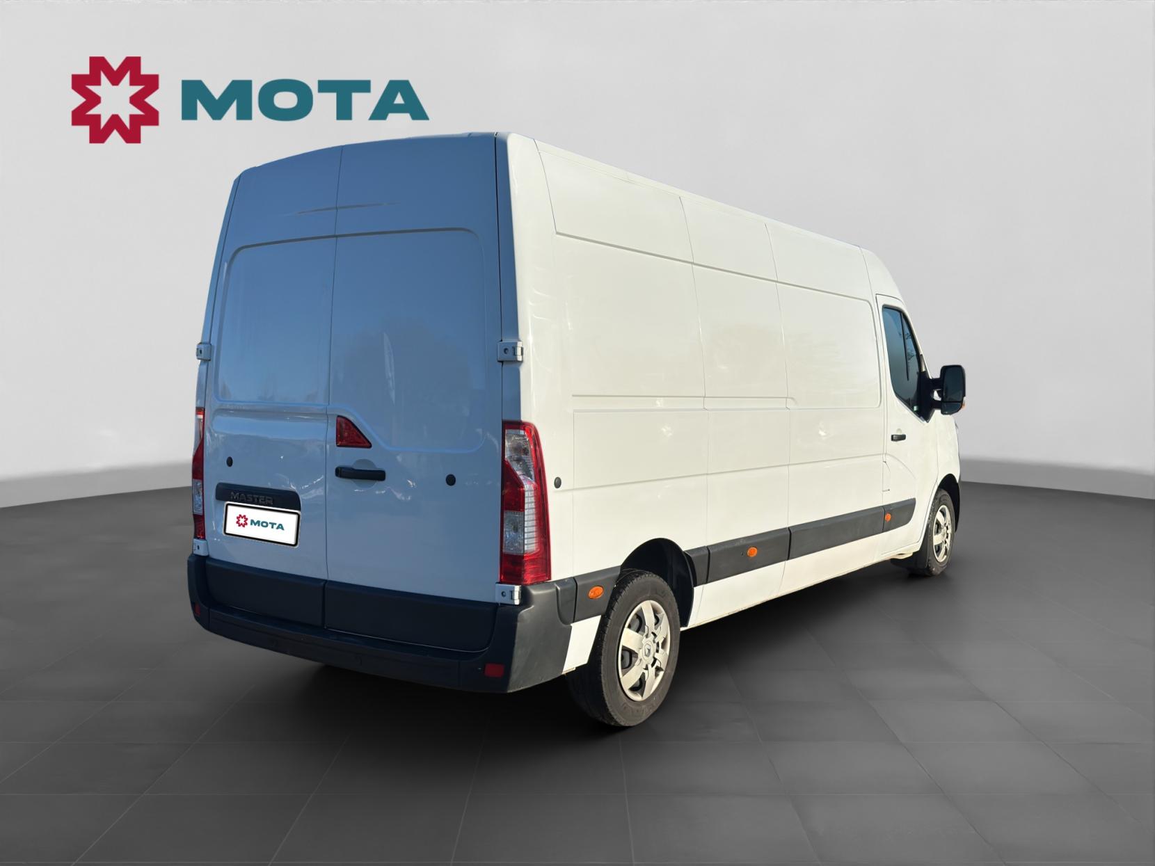 Renault Master 2.3 dCi 35 Business+ Panel Van 4dr Diesel Manual FWD LWB Medium Roof Euro 6 (135 ps)