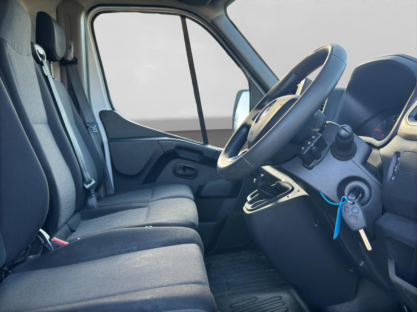 Renault Master 2.3 dCi 35 Business+ Panel Van 4dr Diesel Manual FWD LWB Medium Roof Euro 6 (135 ps)