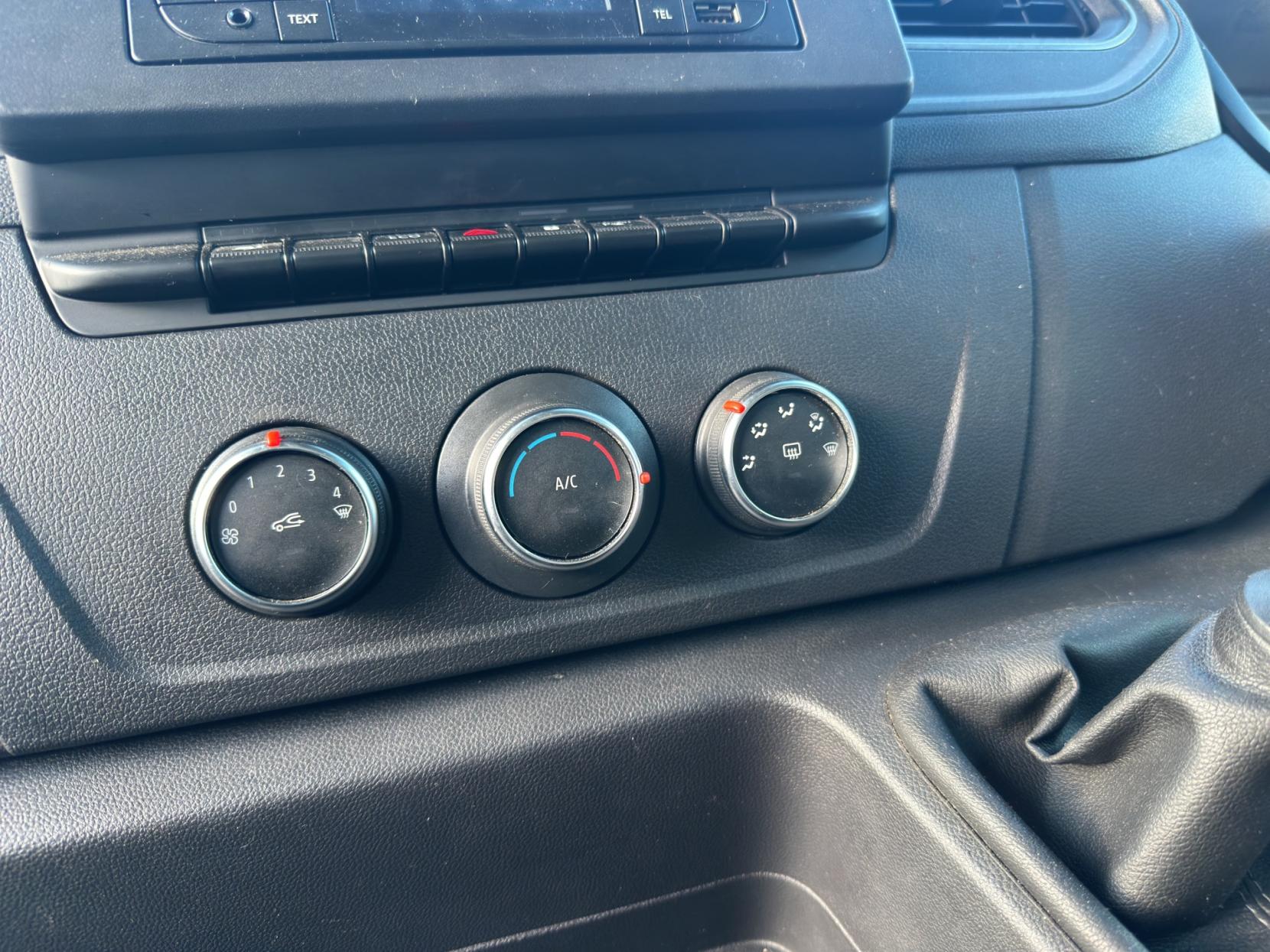 Renault Master 2.3 dCi 35 Business+ Panel Van 4dr Diesel Manual FWD LWB Medium Roof Euro 6 (135 ps)