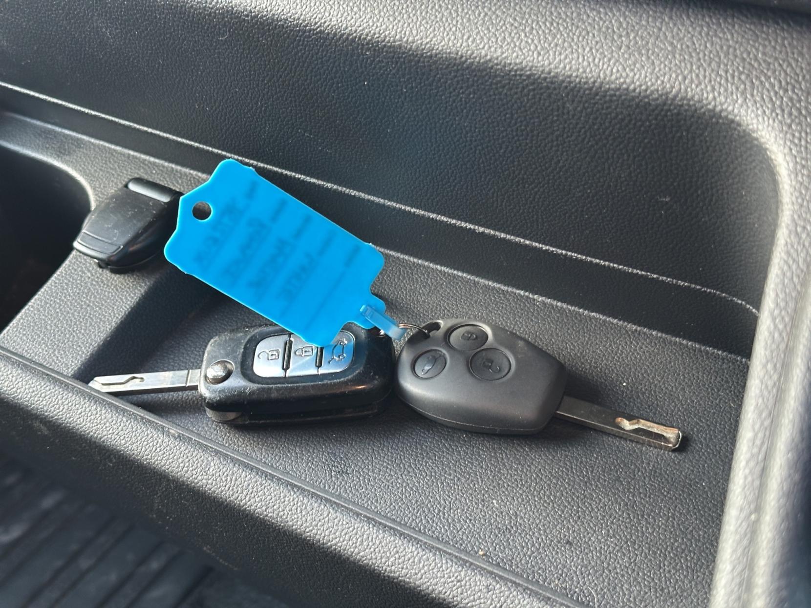 Renault Master 2.3 dCi 35 Business+ Panel Van 4dr Diesel Manual FWD LWB Medium Roof Euro 6 (135 ps)