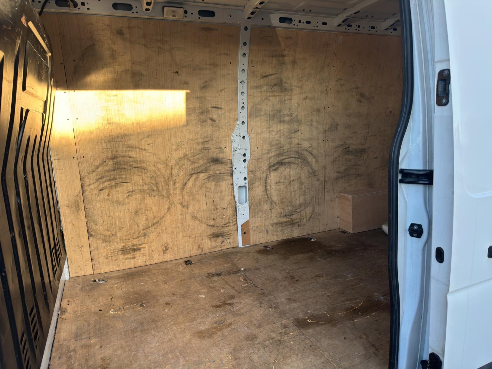 Renault Master 2.3 dCi 35 Business+ Panel Van 4dr Diesel Manual FWD LWB Medium Roof Euro 6 (135 ps)