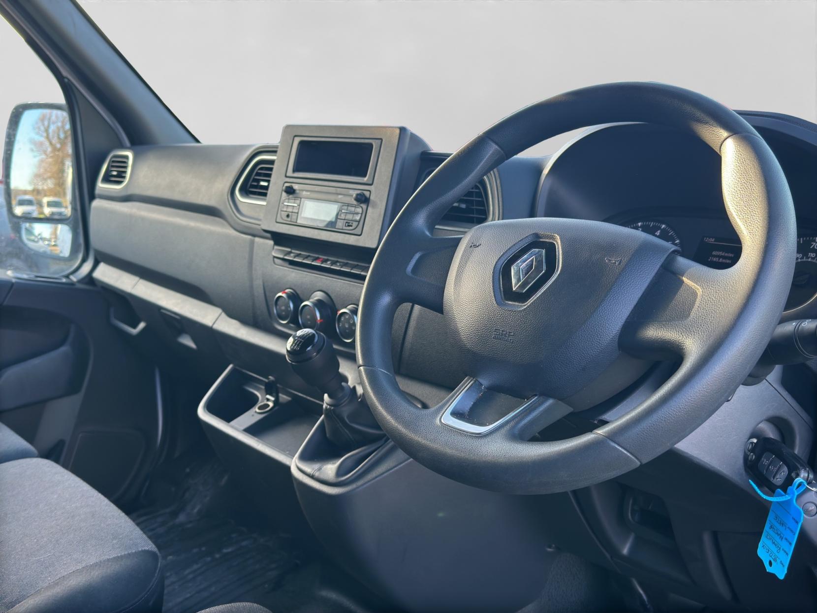 Renault Master 2.3 dCi 35 Business+ Panel Van 4dr Diesel Manual FWD LWB Medium Roof Euro 6 (135 ps)