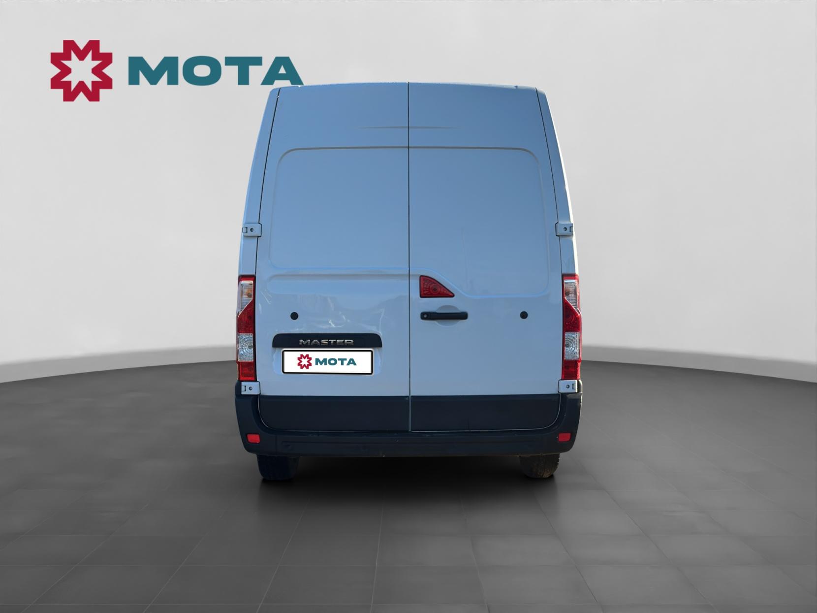 Renault Master 2.3 dCi 35 Business+ Panel Van 4dr Diesel Manual FWD LWB Medium Roof Euro 6 (135 ps)