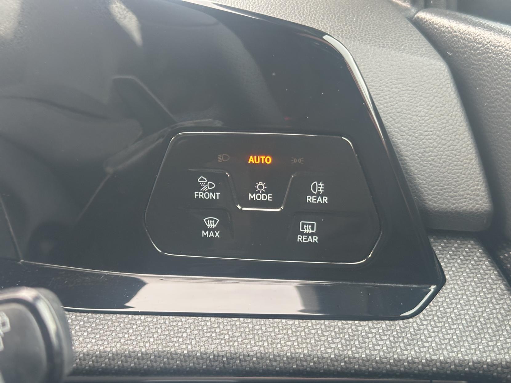 Volkswagen Golf 2.0 TSI R Hatchback 5dr Petrol DSG 4Motion Euro 6 (s/s) (320 ps)