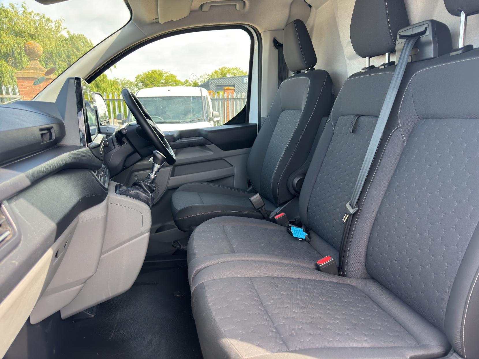 Ford Transit Custom 2.0 300 EcoBlue Limited Panel Van 5dr Diesel Manual L2 H1 Euro 6 (s/s) (136 ps)