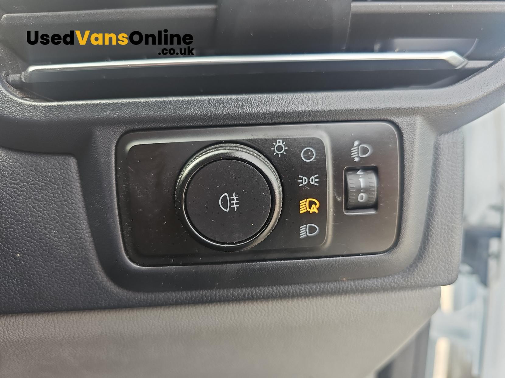 Ford Transit Custom 2.0 300 EcoBlue Limited Panel Van 5dr Diesel Manual L2 H1 Euro 6 (s/s) (136 ps)