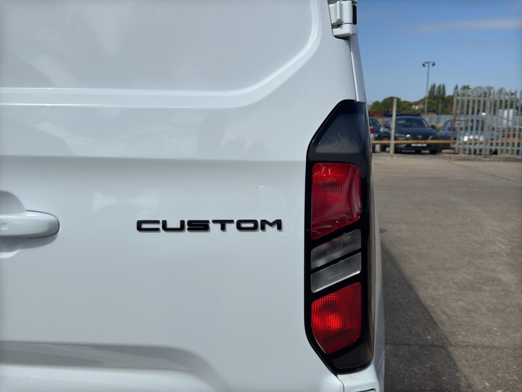 Ford Transit Custom 2.0 300 EcoBlue Limited Panel Van 5dr Diesel Manual L2 H1 Euro 6 (s/s) (136 ps)