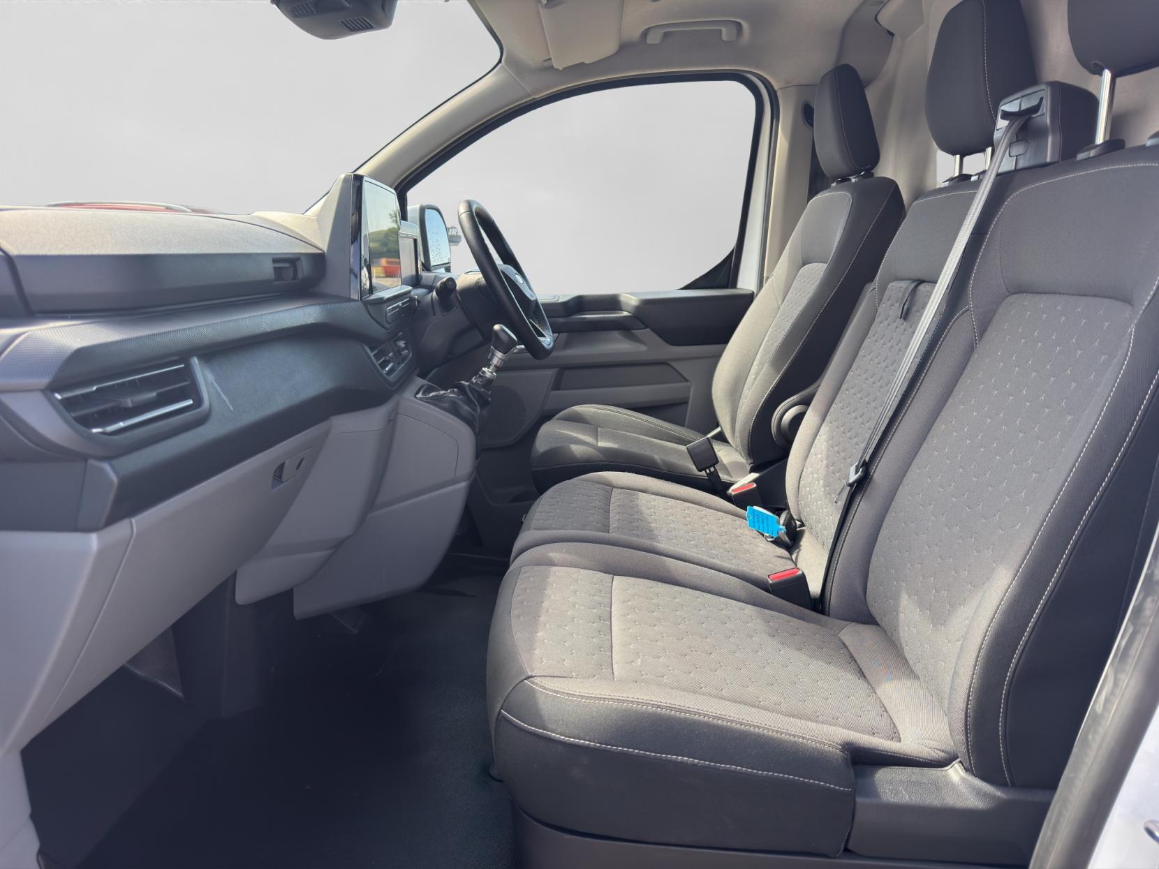 Ford Transit Custom 2.0 300 EcoBlue Limited Panel Van 5dr Diesel Manual L2 H1 Euro 6 (s/s) (136 ps)