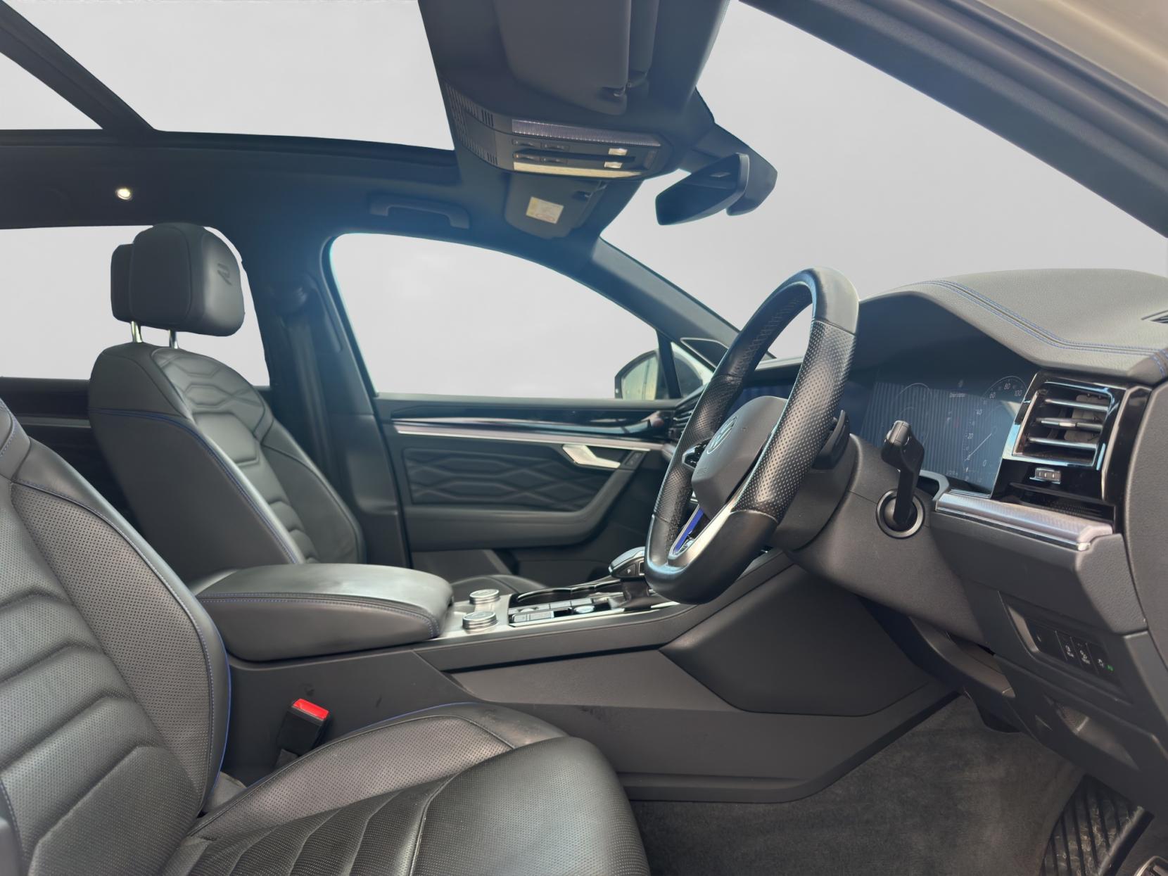 Volkswagen Touareg 3.0 TSI V6 14.3kWh R SUV 5dr Petrol Plug-in Hybrid Tiptronic 4Motion Euro 6 (s/s) (462 ps)