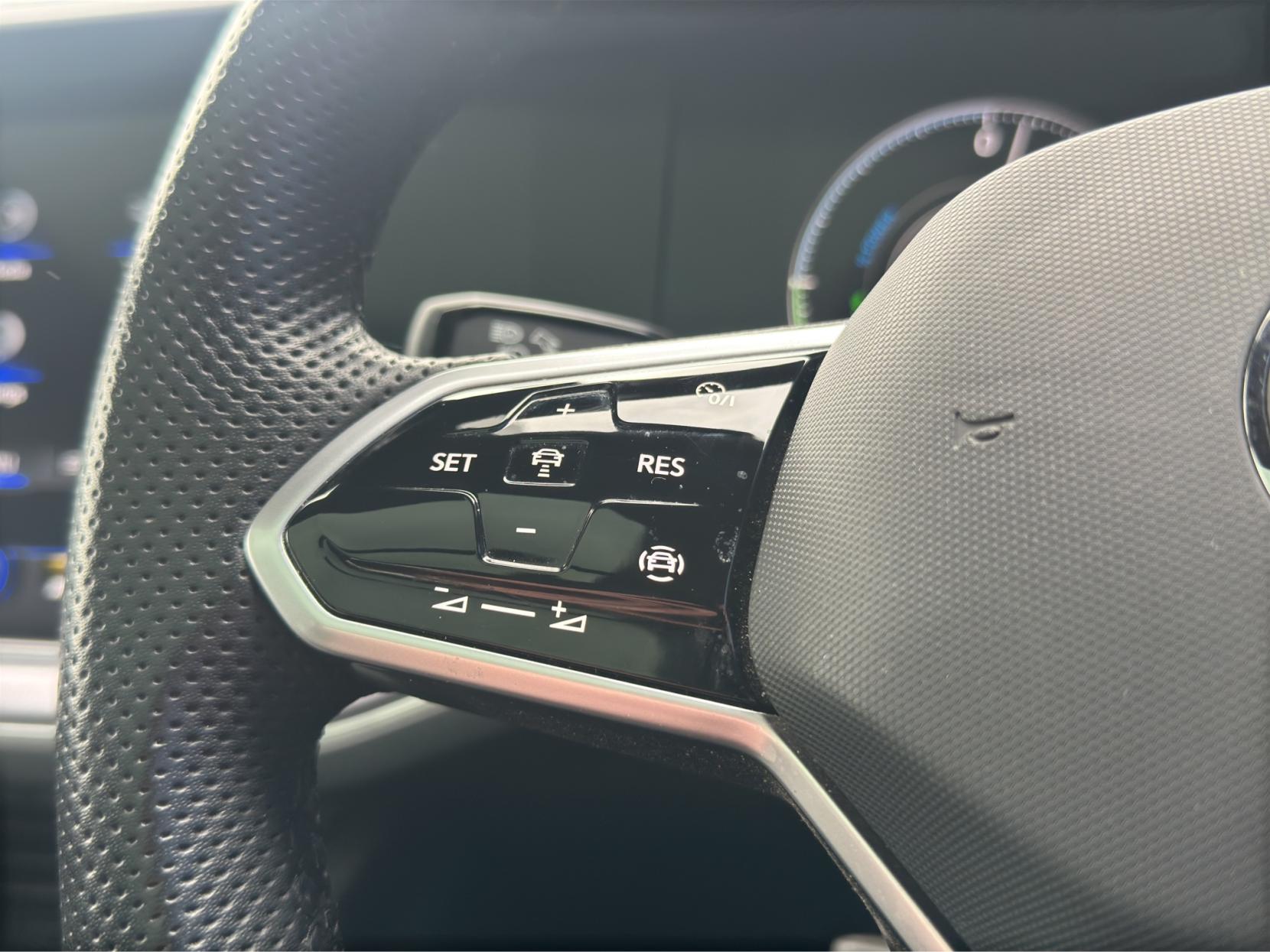 Volkswagen Touareg 3.0 TSI V6 14.3kWh R SUV 5dr Petrol Plug-in Hybrid Tiptronic 4Motion Euro 6 (s/s) (462 ps)