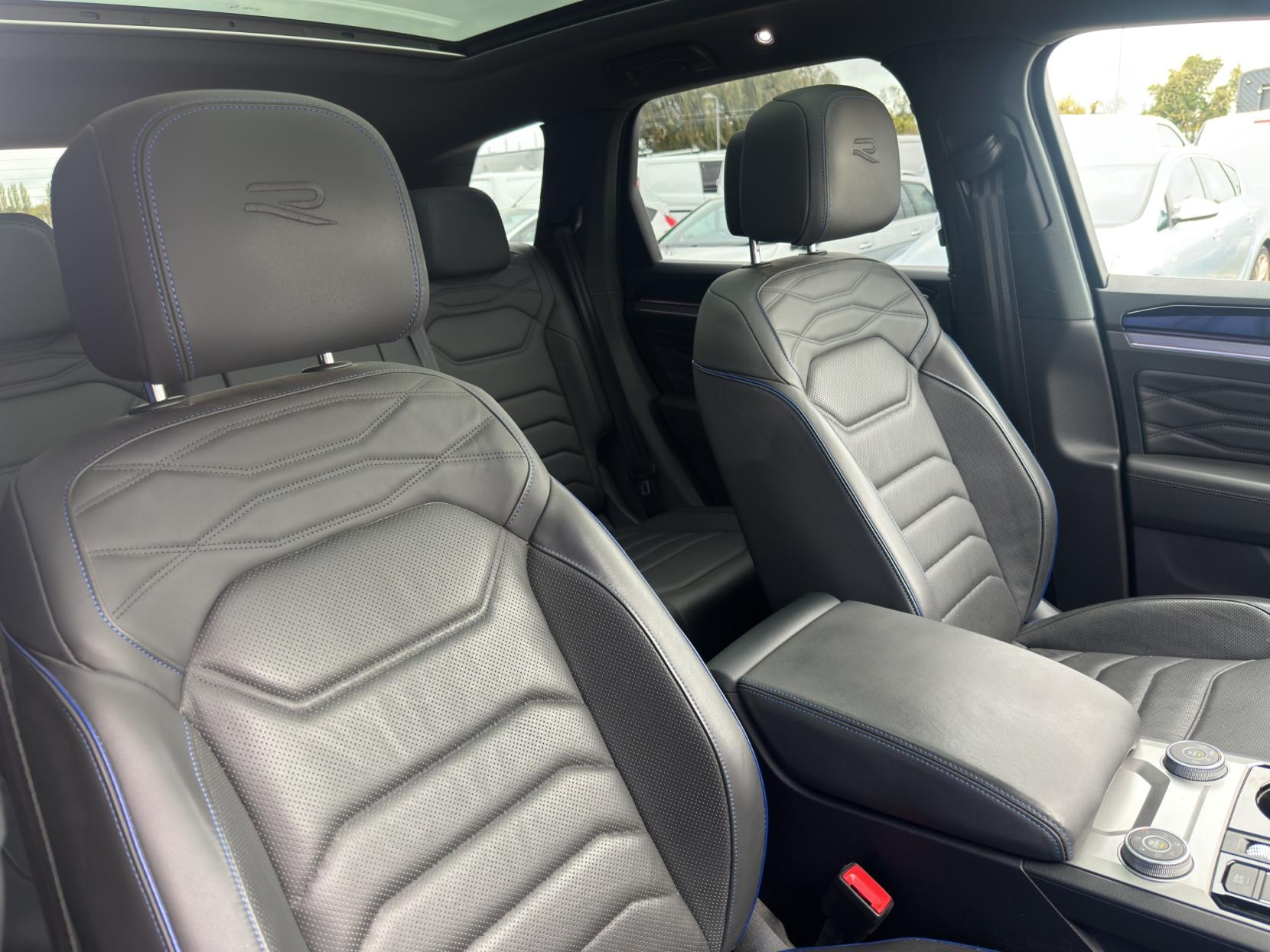 Volkswagen Touareg 3.0 TSI V6 14.3kWh R SUV 5dr Petrol Plug-in Hybrid Tiptronic 4Motion Euro 6 (s/s) (462 ps)