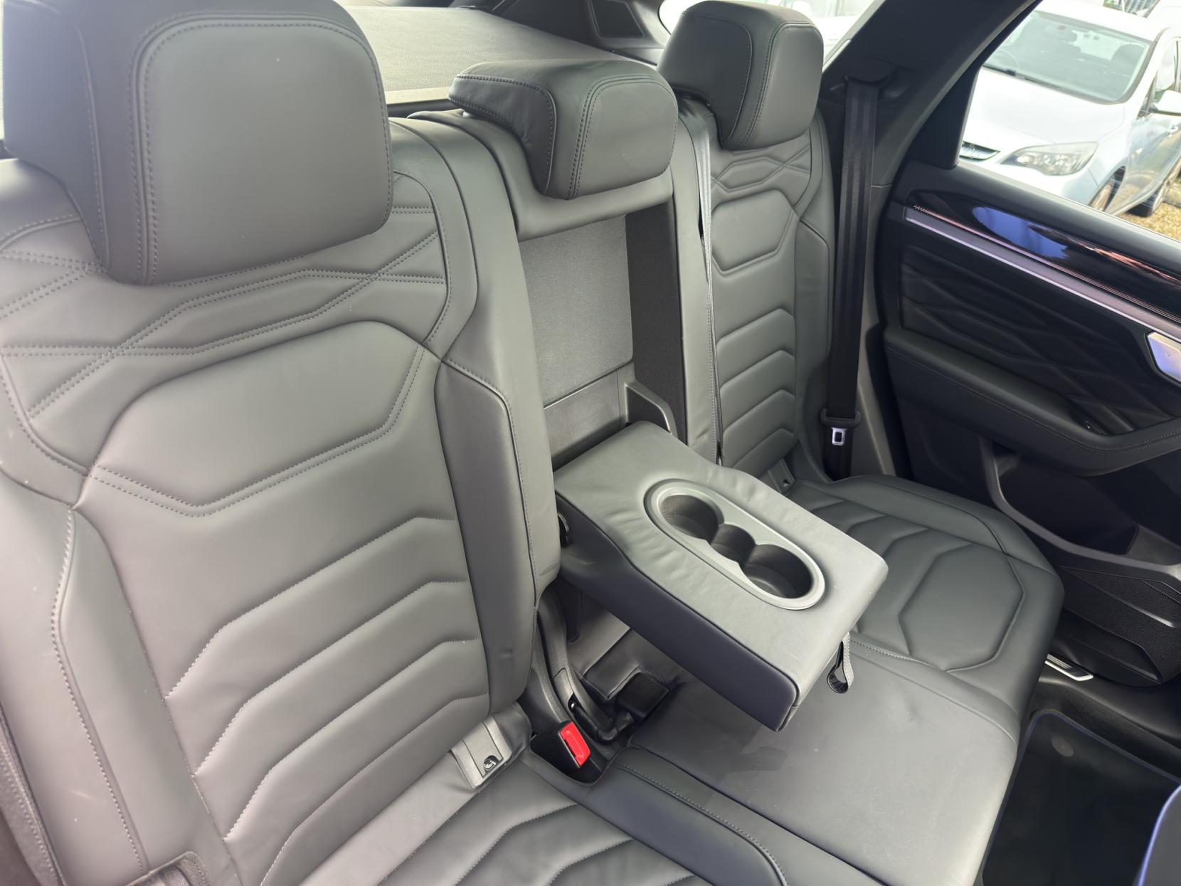 Volkswagen Touareg 3.0 TSI V6 14.3kWh R SUV 5dr Petrol Plug-in Hybrid Tiptronic 4Motion Euro 6 (s/s) (462 ps)