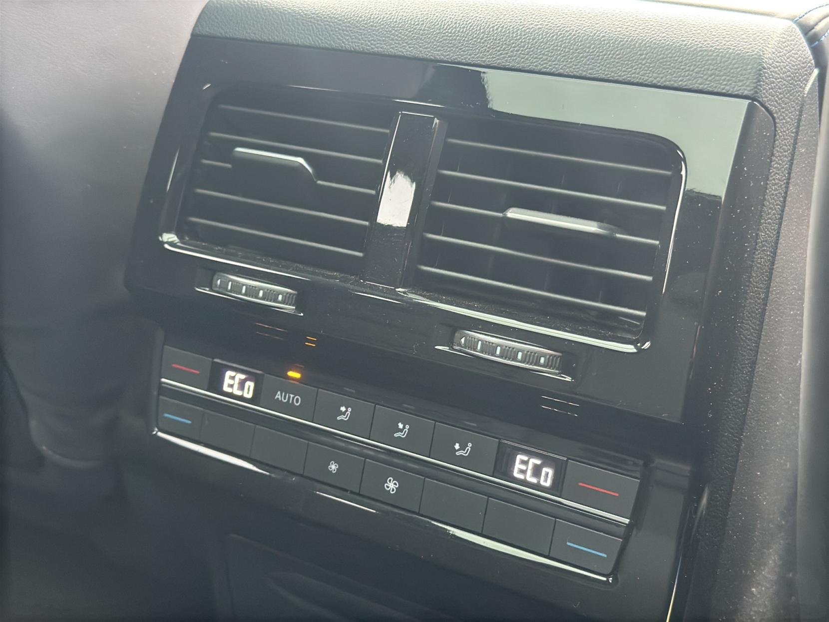 Volkswagen Touareg 3.0 TSI V6 14.3kWh R SUV 5dr Petrol Plug-in Hybrid Tiptronic 4Motion Euro 6 (s/s) (462 ps)