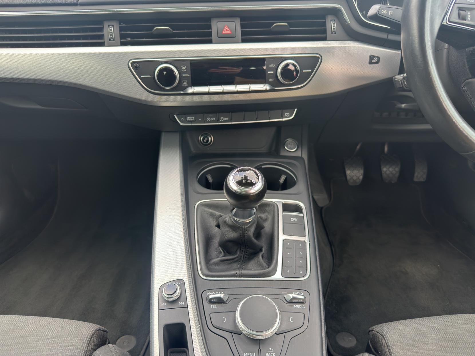 Audi A4 Avant 2.0 TDI ultra Sport Estate 5dr Diesel Manual Euro 6 (s/s) (190 ps)