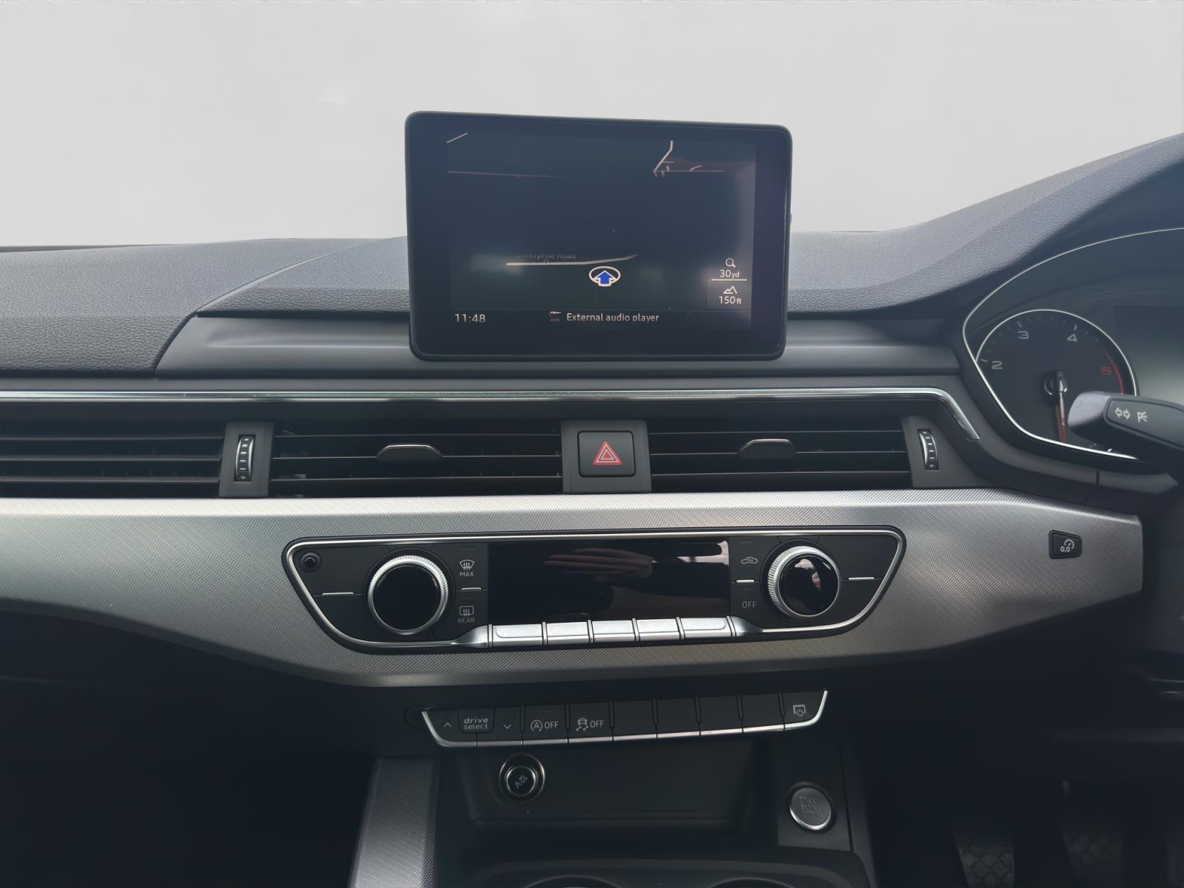 Audi A4 Avant 2.0 TDI ultra Sport Estate 5dr Diesel Manual Euro 6 (s/s) (190 ps)