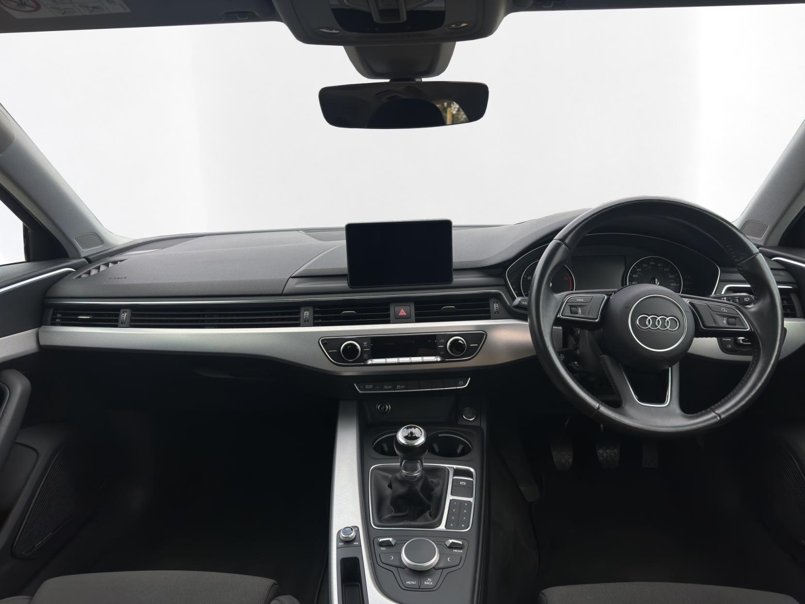 Audi A4 Avant 2.0 TDI ultra Sport Estate 5dr Diesel Manual Euro 6 (s/s) (190 ps)