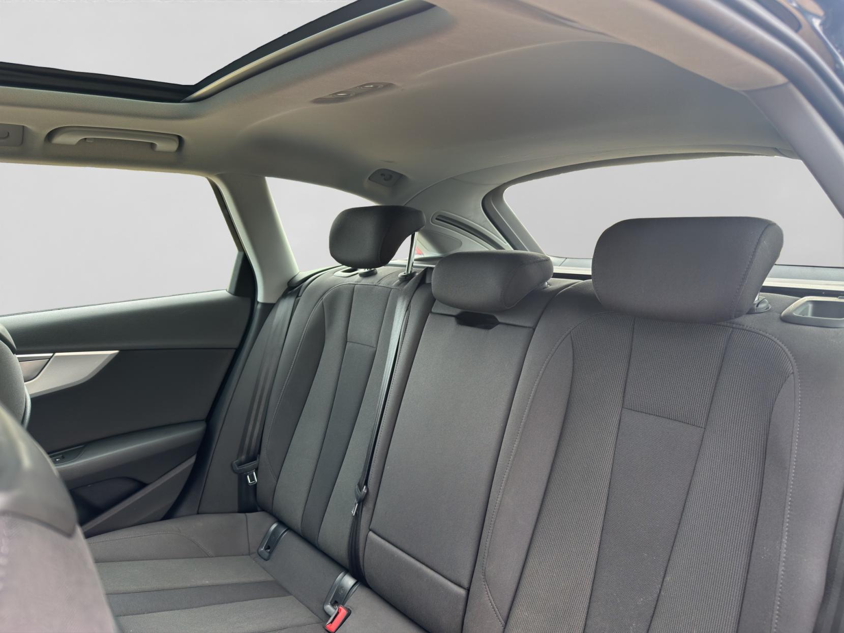 Audi A4 Avant 2.0 TDI ultra Sport Estate 5dr Diesel Manual Euro 6 (s/s) (190 ps)