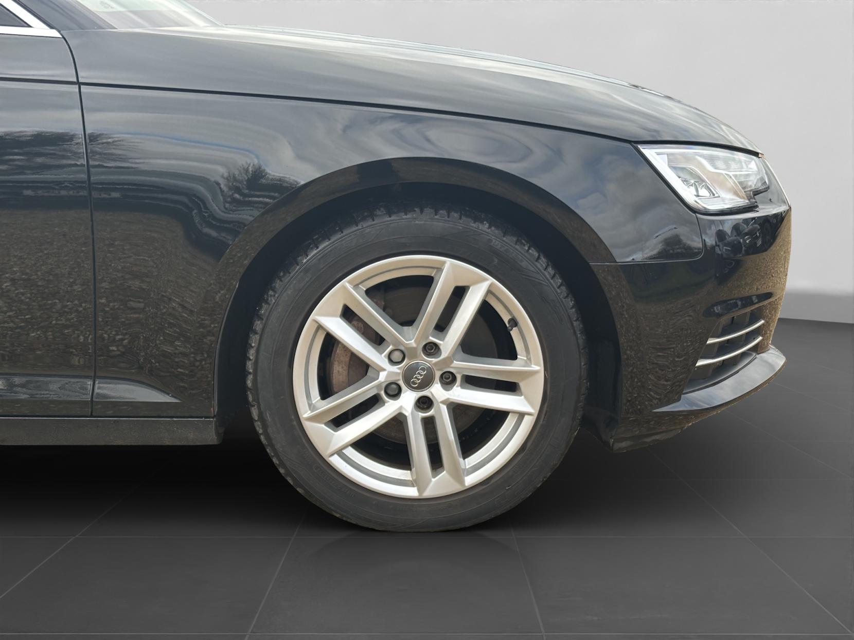 Audi A4 Avant 2.0 TDI ultra Sport Estate 5dr Diesel Manual Euro 6 (s/s) (190 ps)